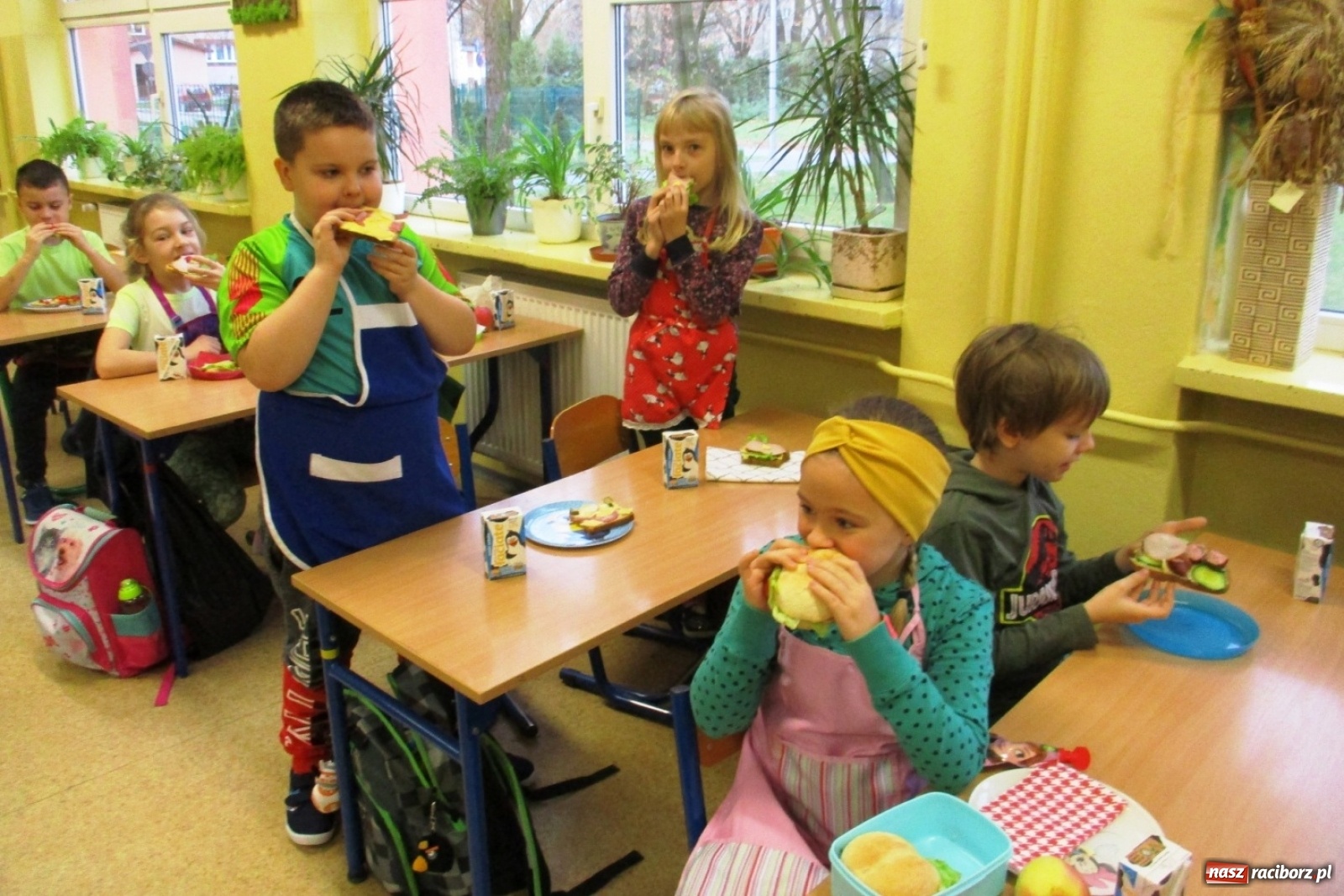 Zdjęcie w galerii na portalu naszraciborz.pl: Pysznie i zdrowo w SP 15 wiadomości z regionu