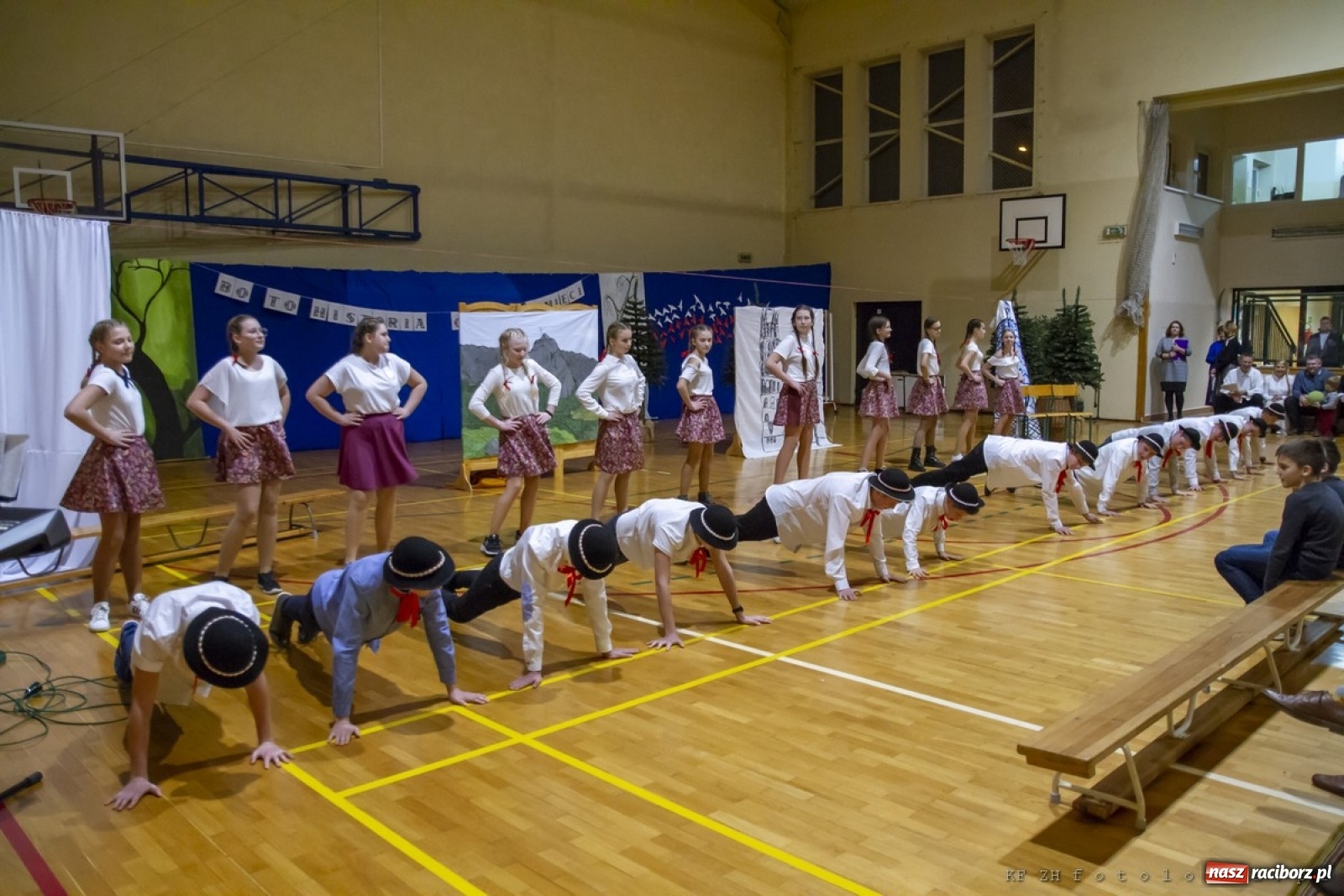 Zdjęcie w galerii na portalu naszraciborz.pl: Wieczór wielkich Polaków w Kornowacu wiadomości z regionu
