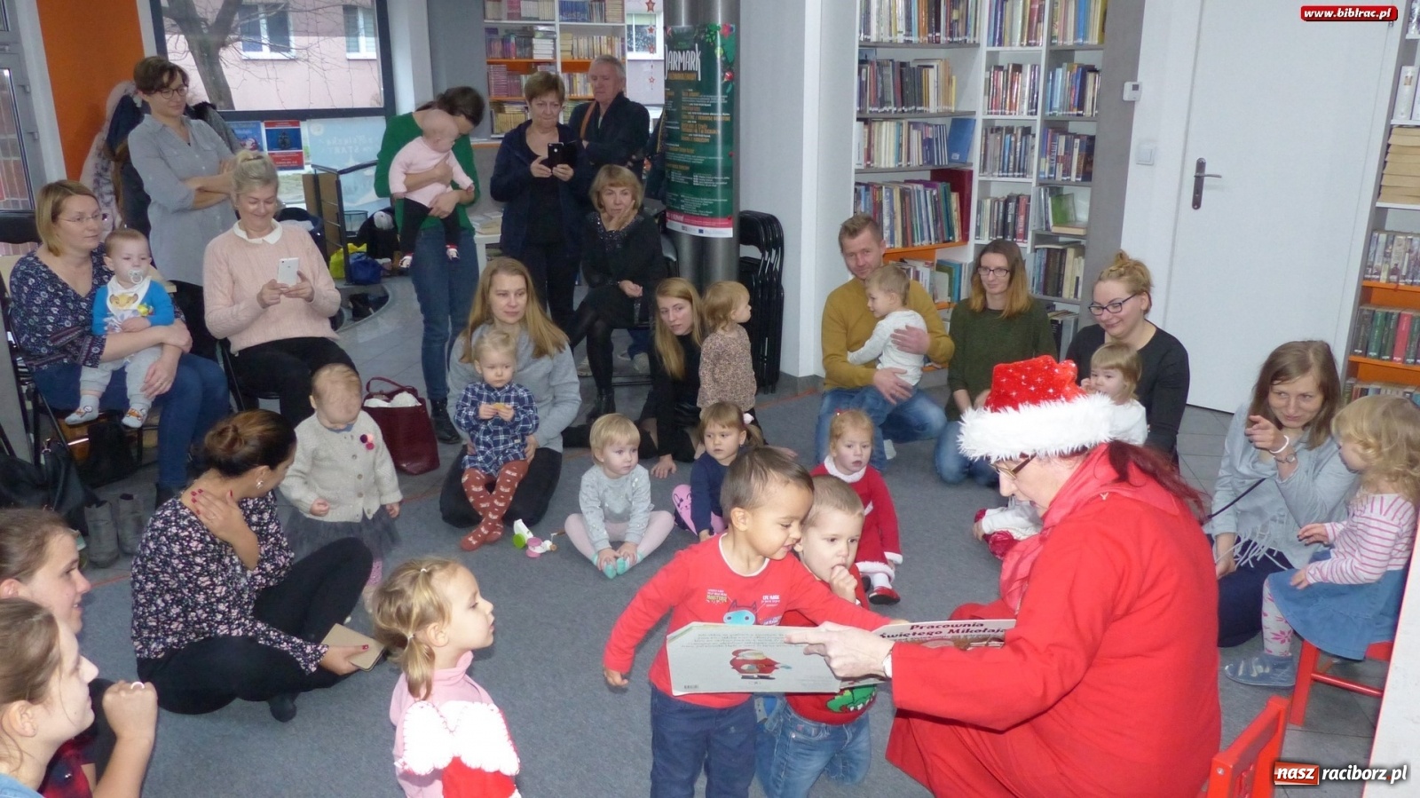 Zdjęcie w galerii na portalu naszraciborz.pl: Święty Mikołaj odwiedził biblioteczny Klub Malucha wiadomości z regionu