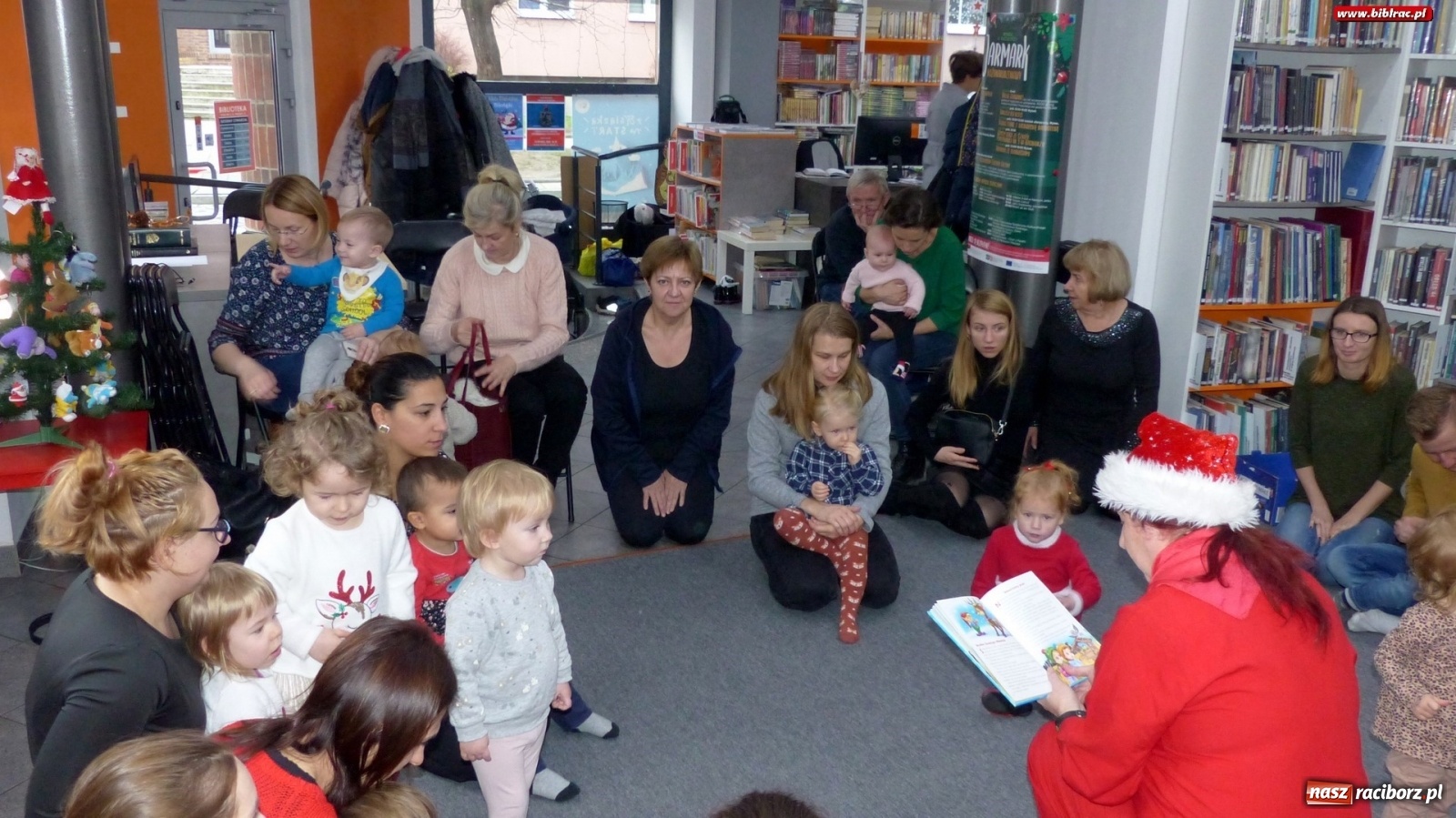 Zdjęcie w galerii na portalu naszraciborz.pl: Święty Mikołaj odwiedził biblioteczny Klub Malucha wiadomości z regionu