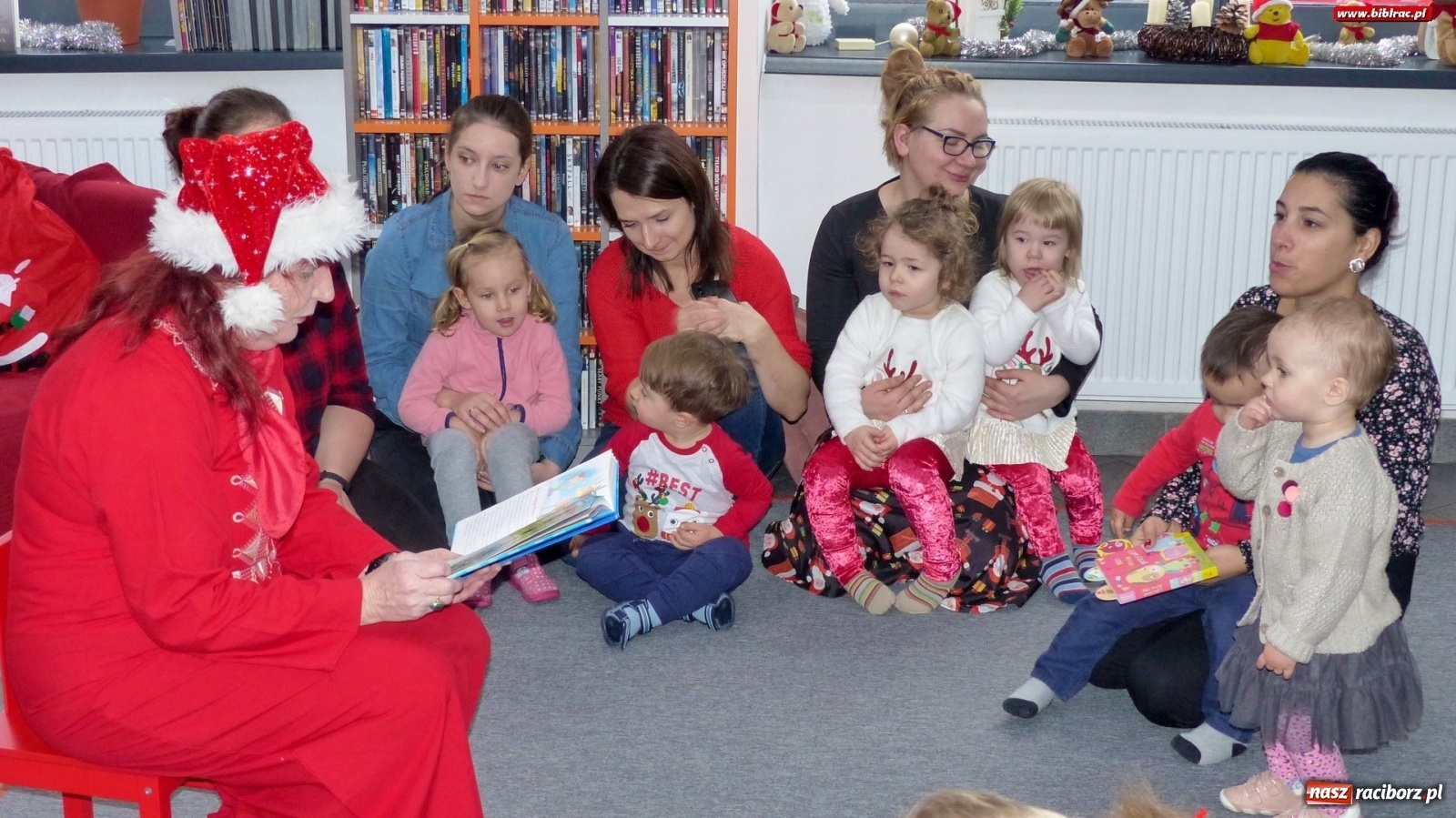 Zdjęcie w galerii na portalu naszraciborz.pl: Święty Mikołaj odwiedził biblioteczny Klub Malucha wiadomości z regionu