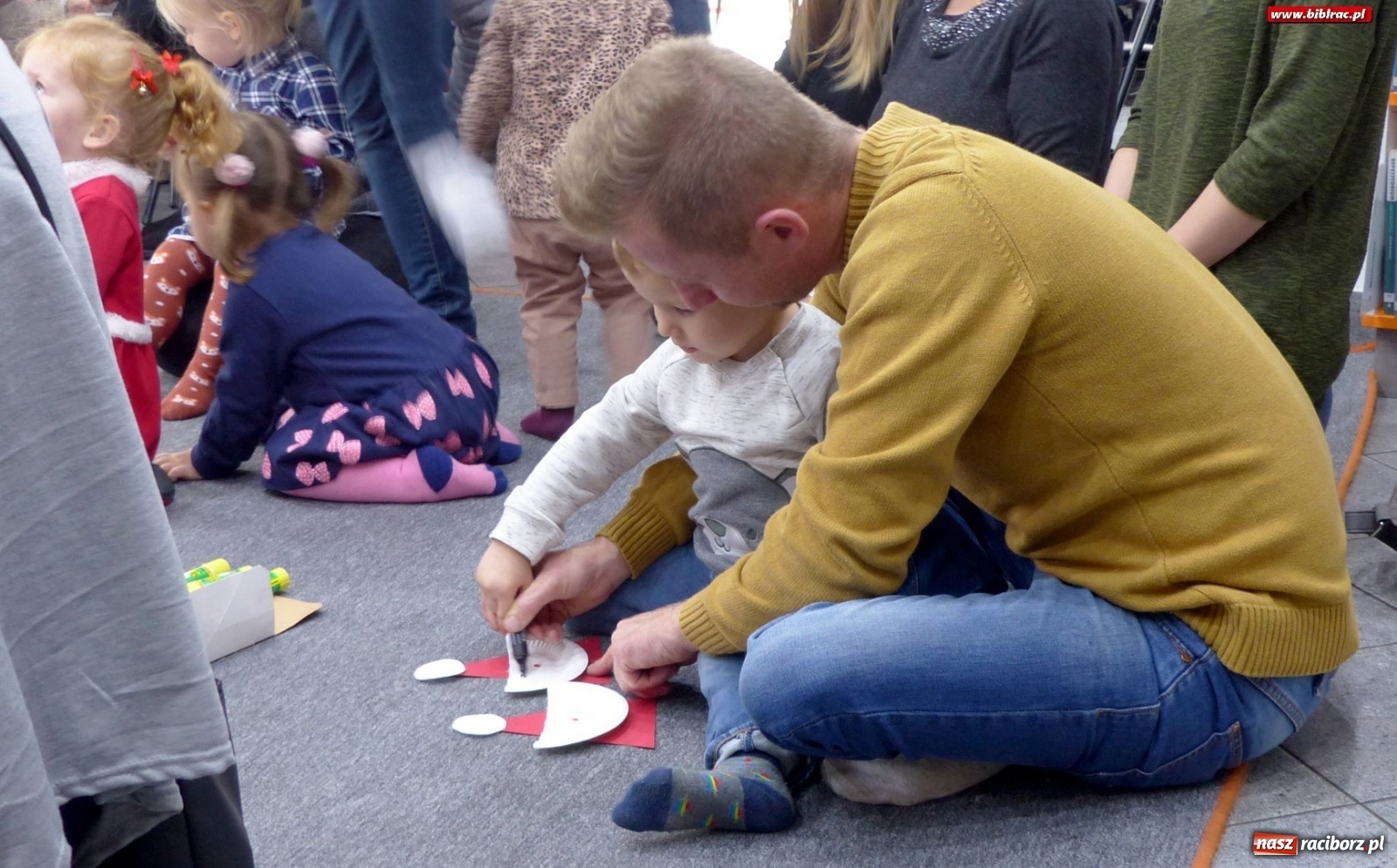 Zdjęcie w galerii na portalu naszraciborz.pl: Święty Mikołaj odwiedził biblioteczny Klub Malucha wiadomości z regionu