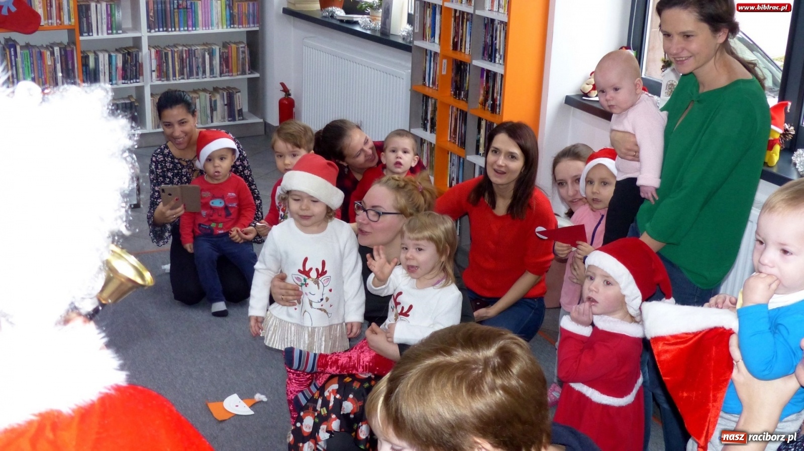 Zdjęcie w galerii na portalu naszraciborz.pl: Święty Mikołaj odwiedził biblioteczny Klub Malucha wiadomości z regionu