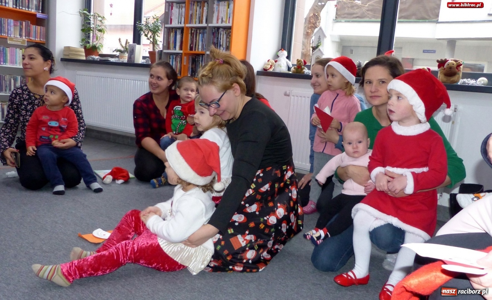 Zdjęcie w galerii na portalu naszraciborz.pl: Święty Mikołaj odwiedził biblioteczny Klub Malucha wiadomości z regionu