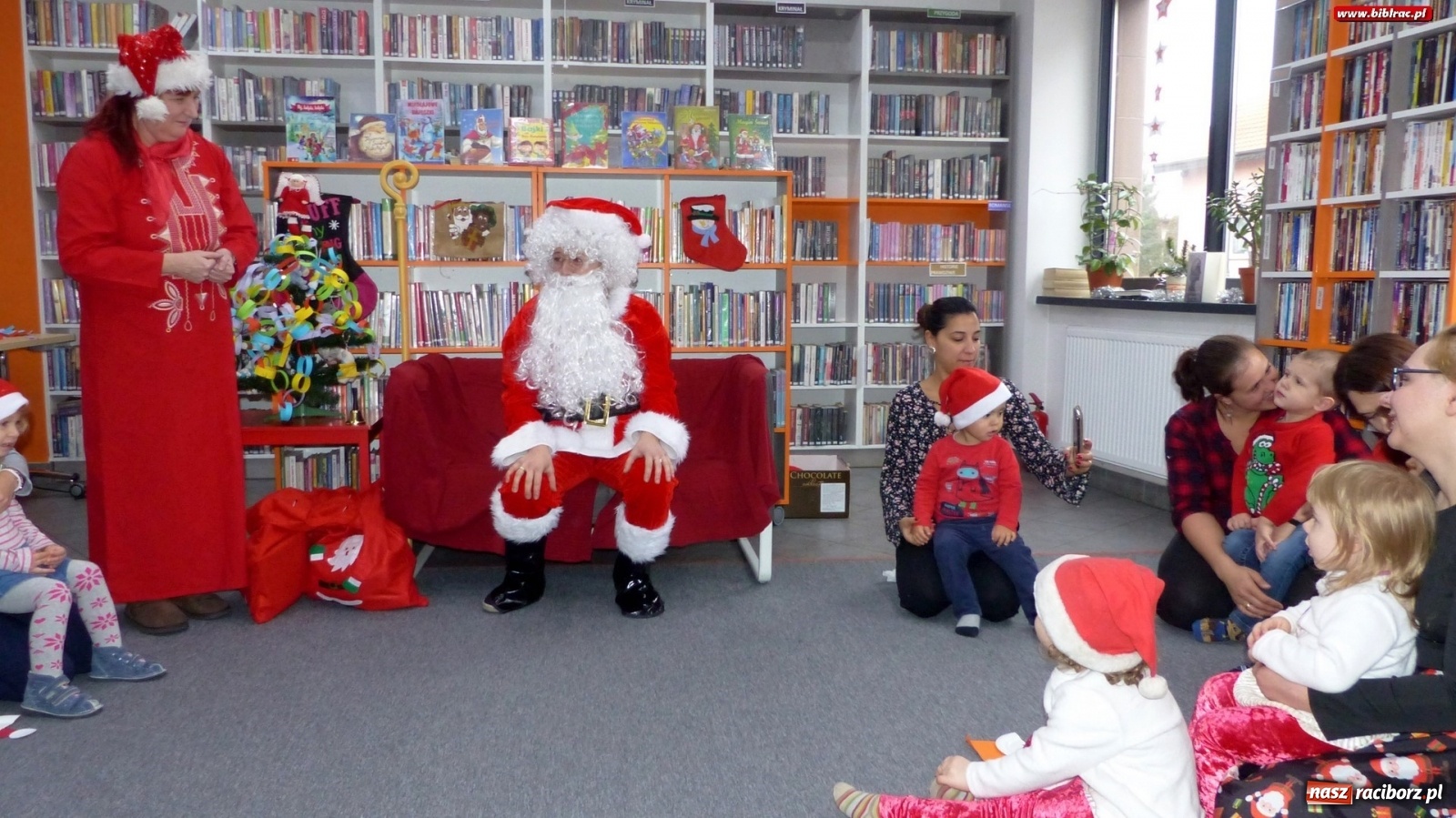 Zdjęcie w galerii na portalu naszraciborz.pl: Święty Mikołaj odwiedził biblioteczny Klub Malucha wiadomości z regionu
