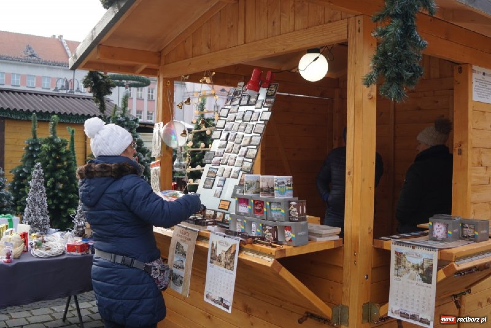 Zdjęcie w galerii na portalu naszraciborz.pl: Przez świetlne bramy na zakupy. Ruszył raciborski jarmark [FOTO i WIDEO] wiadomości z regionu