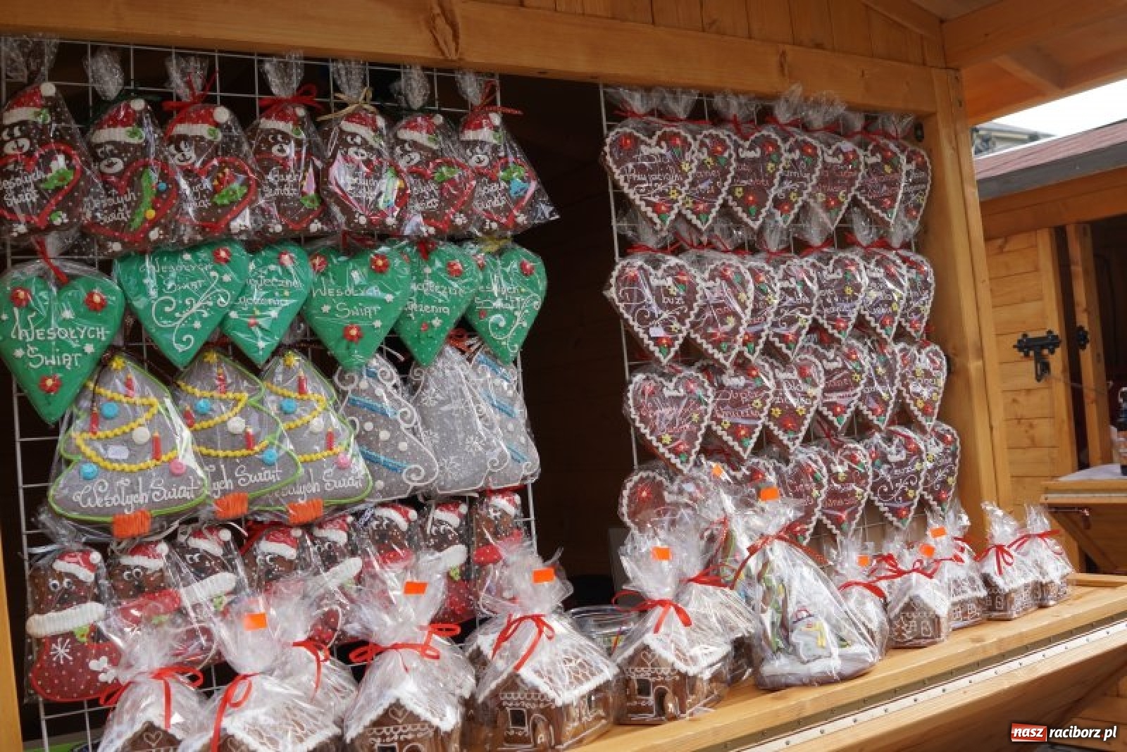 Zdjęcie w galerii na portalu naszraciborz.pl: Przez świetlne bramy na zakupy. Ruszył raciborski jarmark [FOTO i WIDEO] wiadomości z regionu