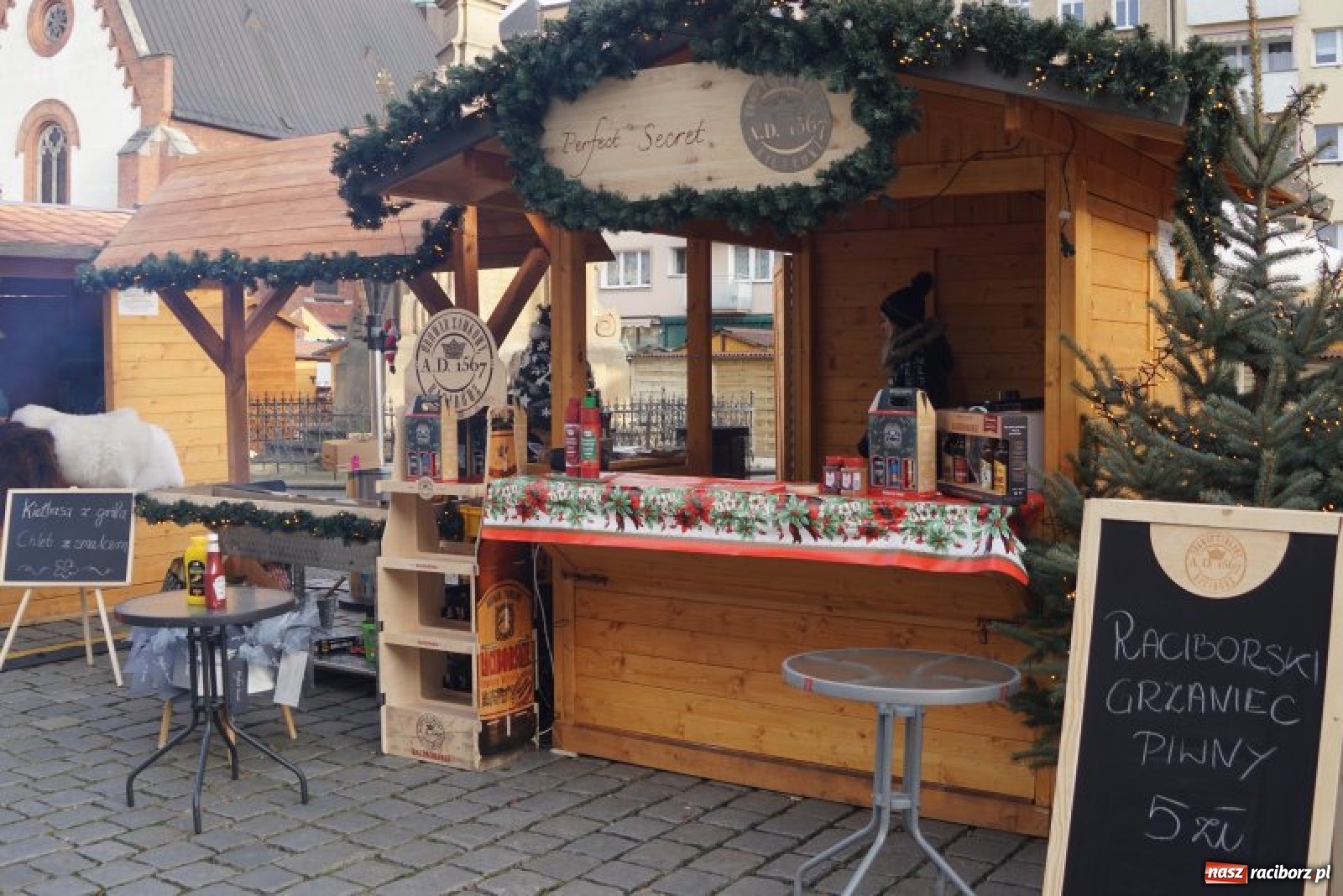Zdjęcie w galerii na portalu naszraciborz.pl: Przez świetlne bramy na zakupy. Ruszył raciborski jarmark [FOTO i WIDEO] wiadomości z regionu