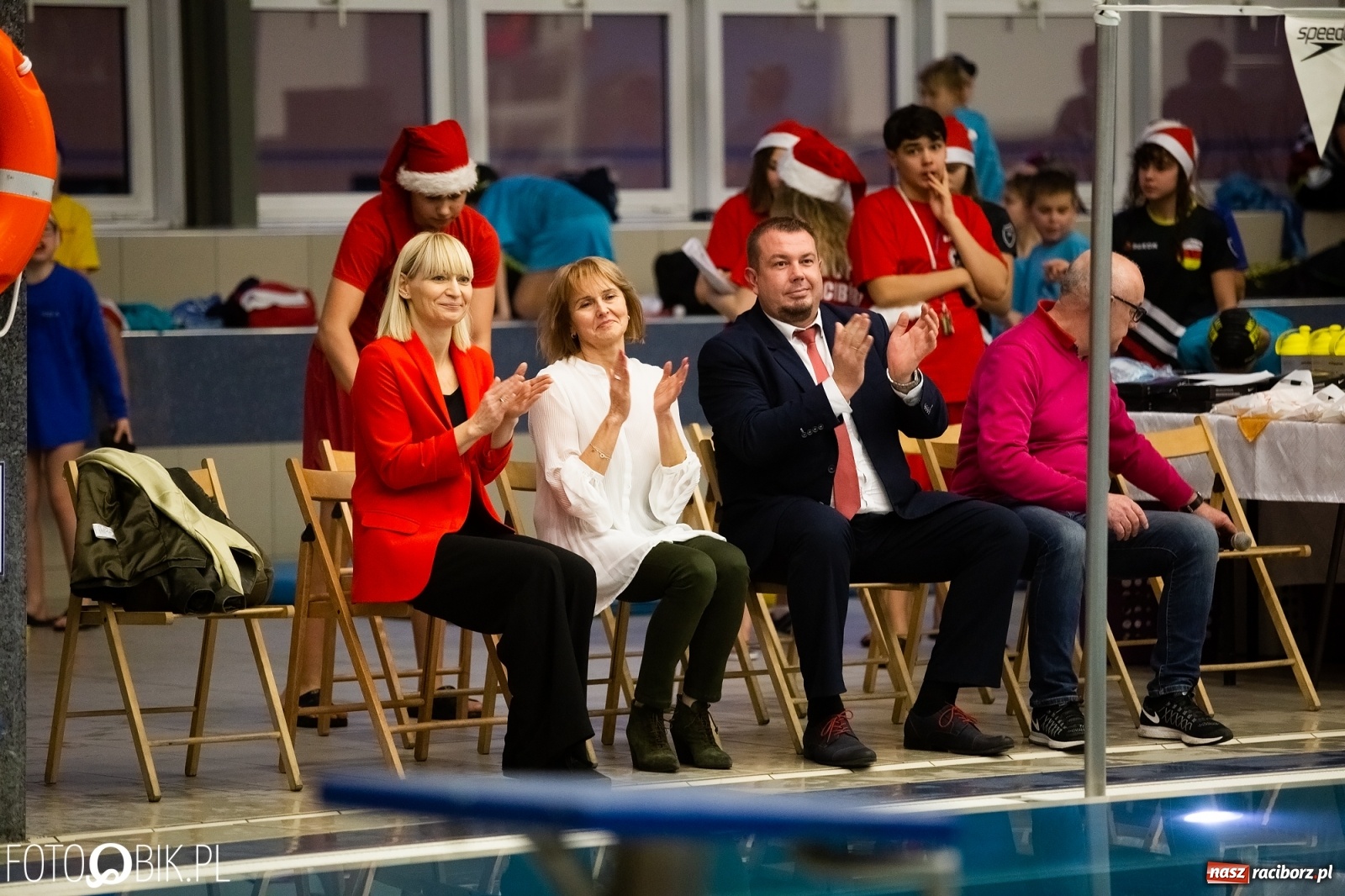 Zdjęcie w galerii na portalu naszraciborz.pl: Mikołajkowe zawody pływackie w ZSOMS wiadomości z regionu