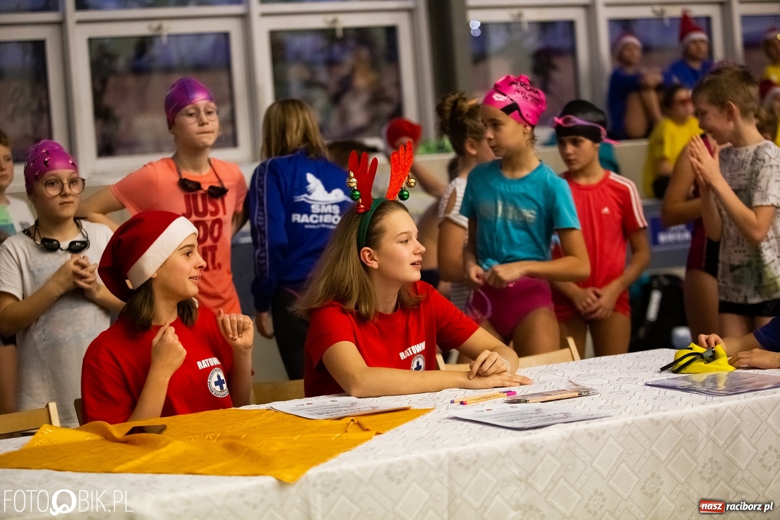 Zdjęcie w galerii na portalu naszraciborz.pl: Mikołajkowe zawody pływackie w ZSOMS wiadomości z regionu