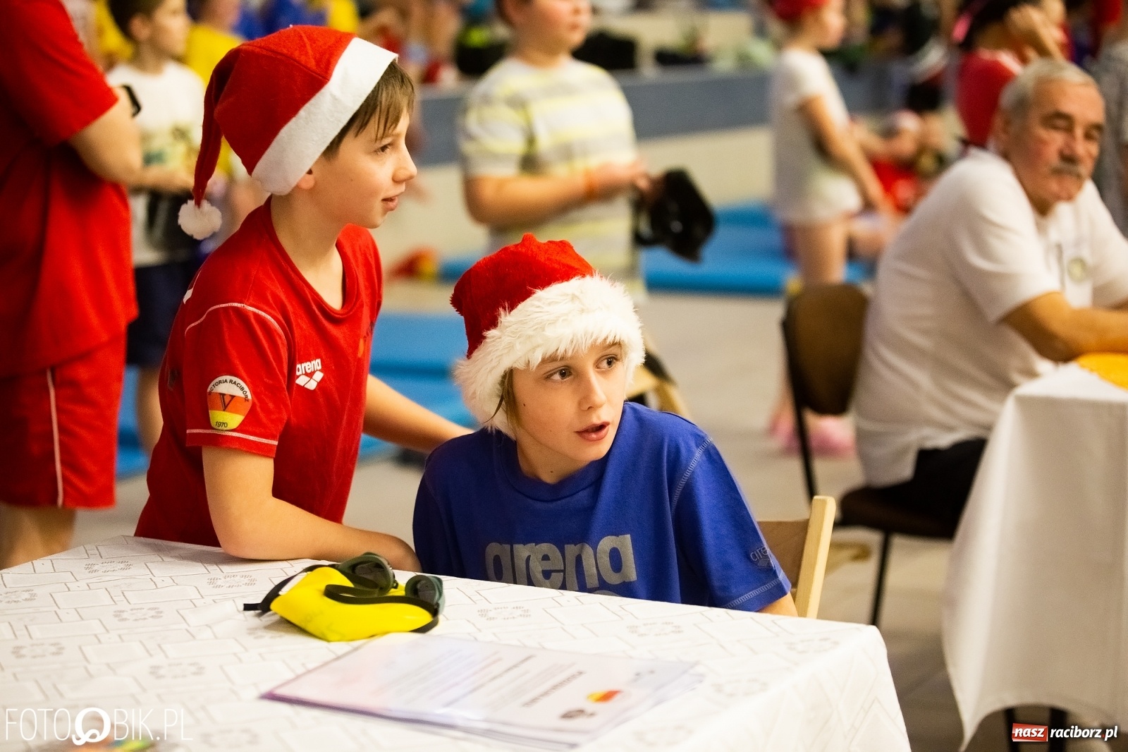 Zdjęcie w galerii na portalu naszraciborz.pl: Mikołajkowe zawody pływackie w ZSOMS wiadomości z regionu