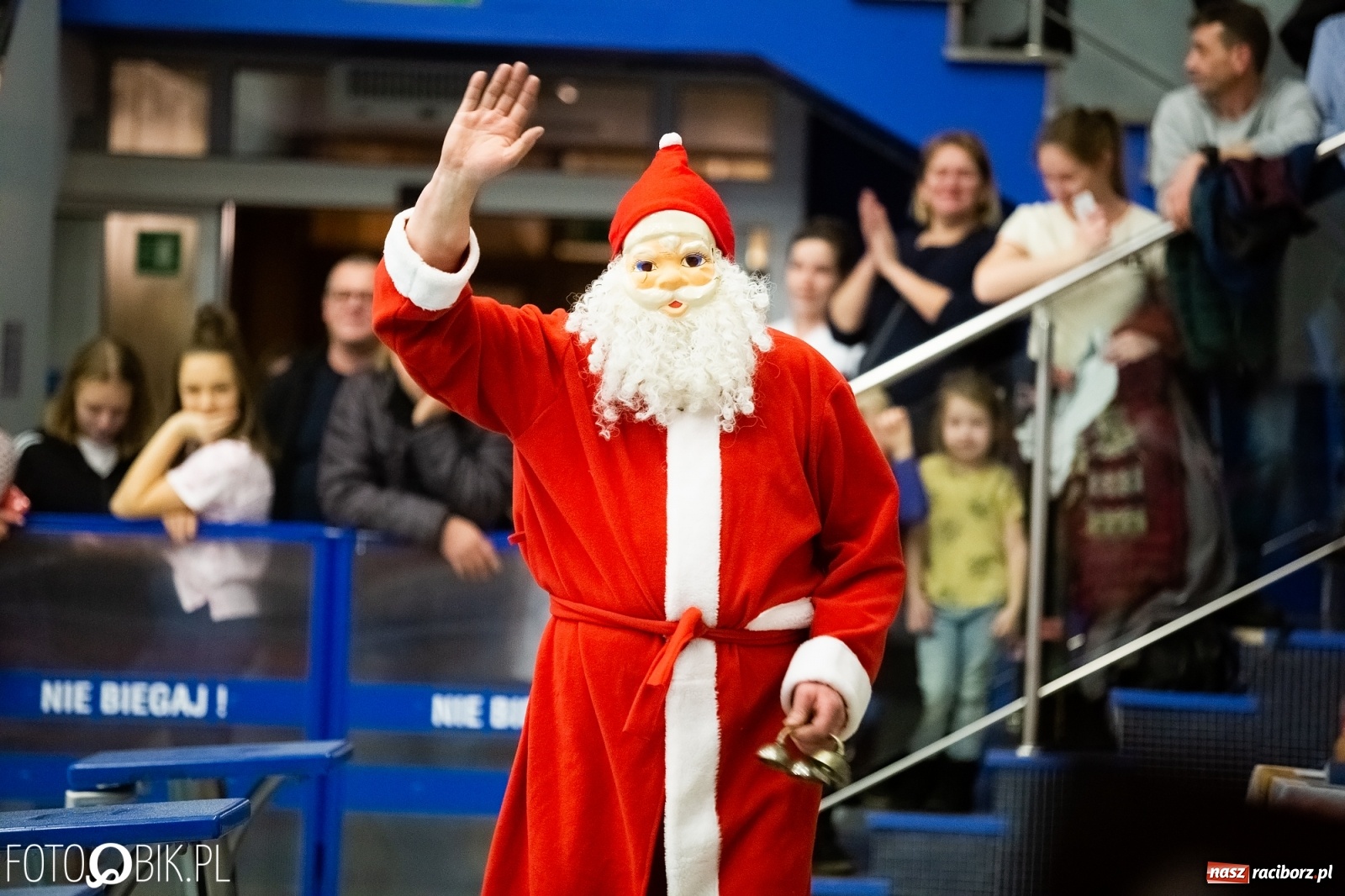 Zdjęcie w galerii na portalu naszraciborz.pl: Mikołajkowe zawody pływackie w ZSOMS wiadomości z regionu
