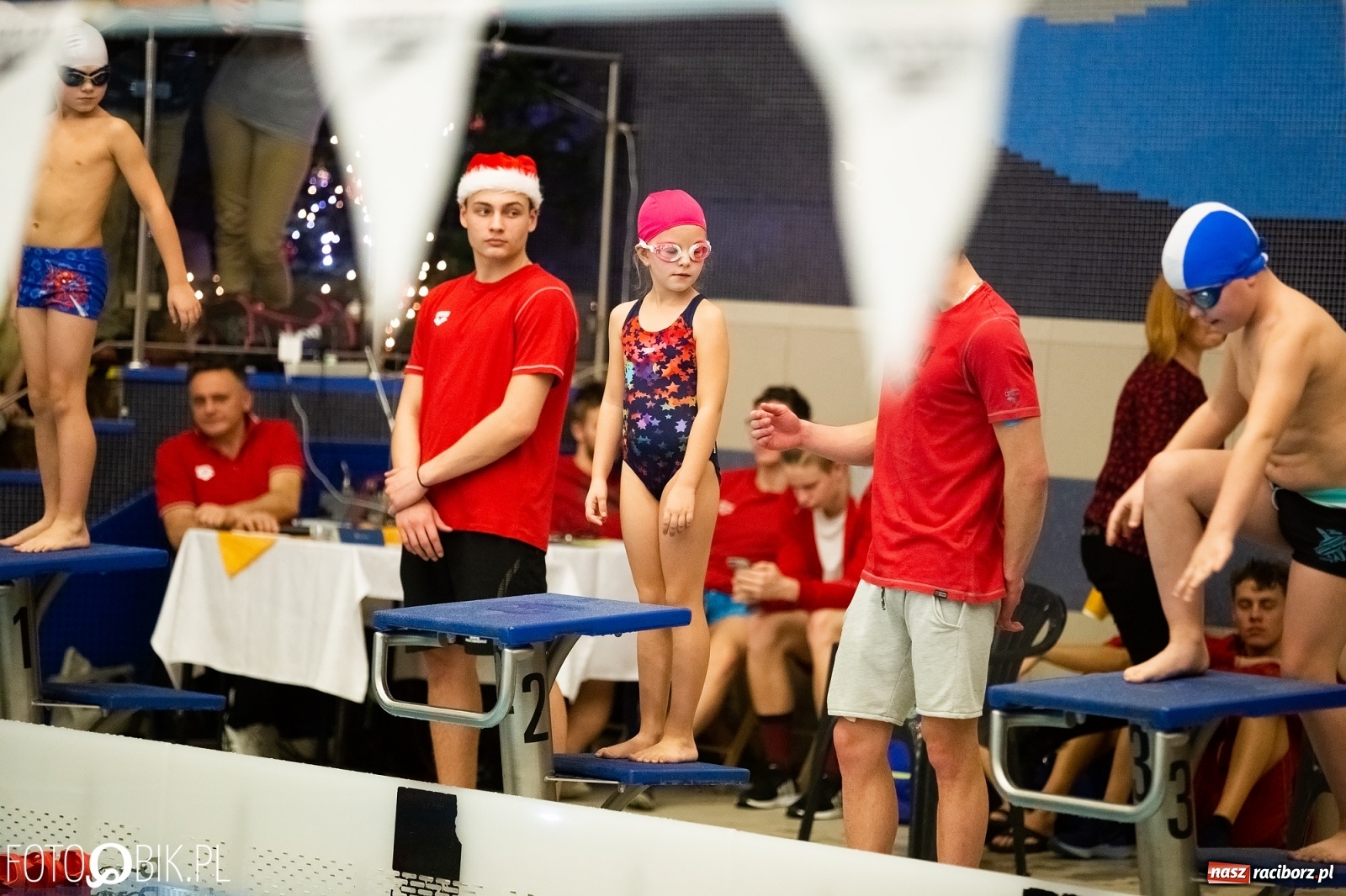 Zdjęcie w galerii na portalu naszraciborz.pl: Mikołajkowe zawody pływackie w ZSOMS wiadomości z regionu
