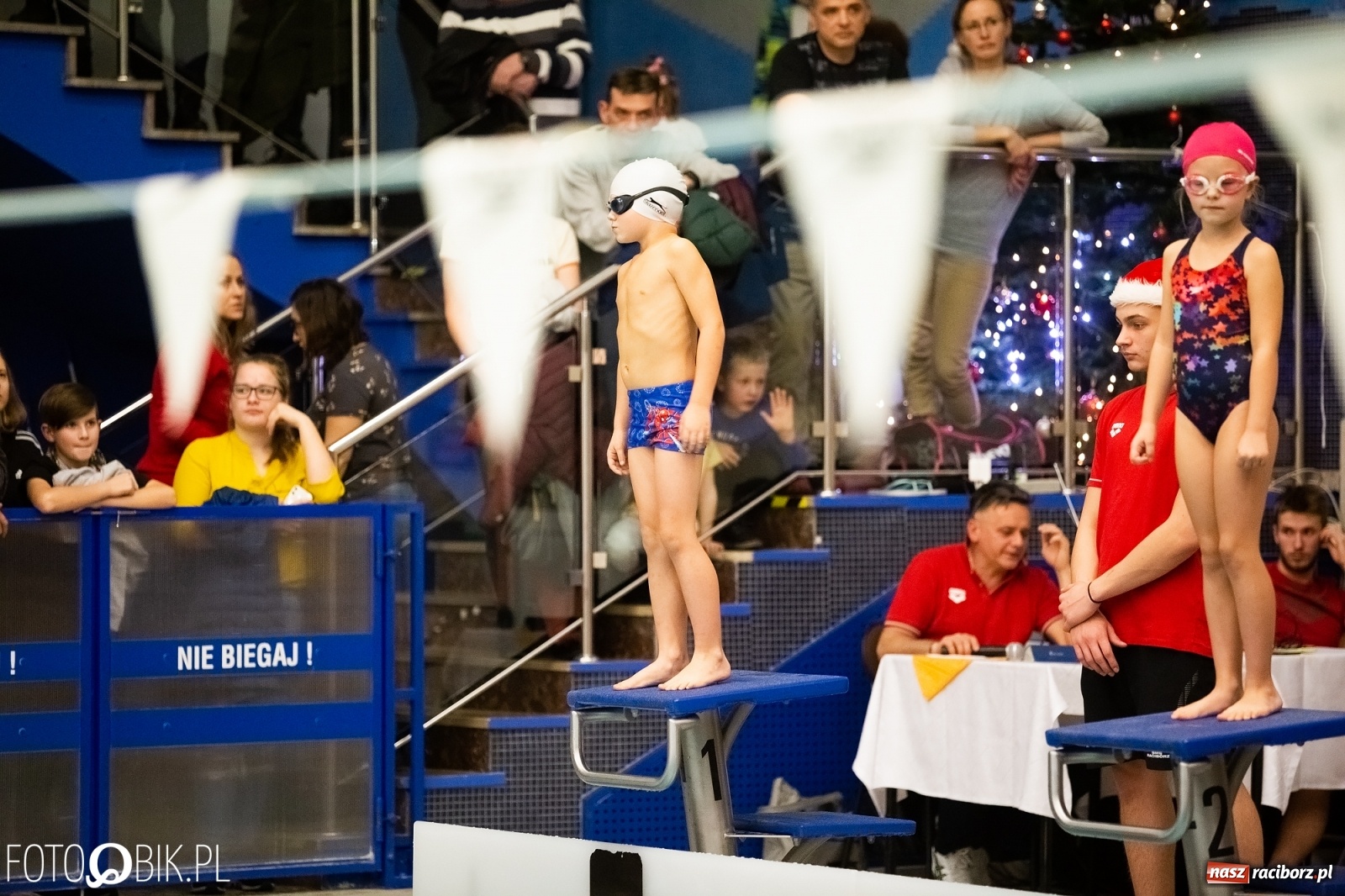 Zdjęcie w galerii na portalu naszraciborz.pl: Mikołajkowe zawody pływackie w ZSOMS wiadomości z regionu