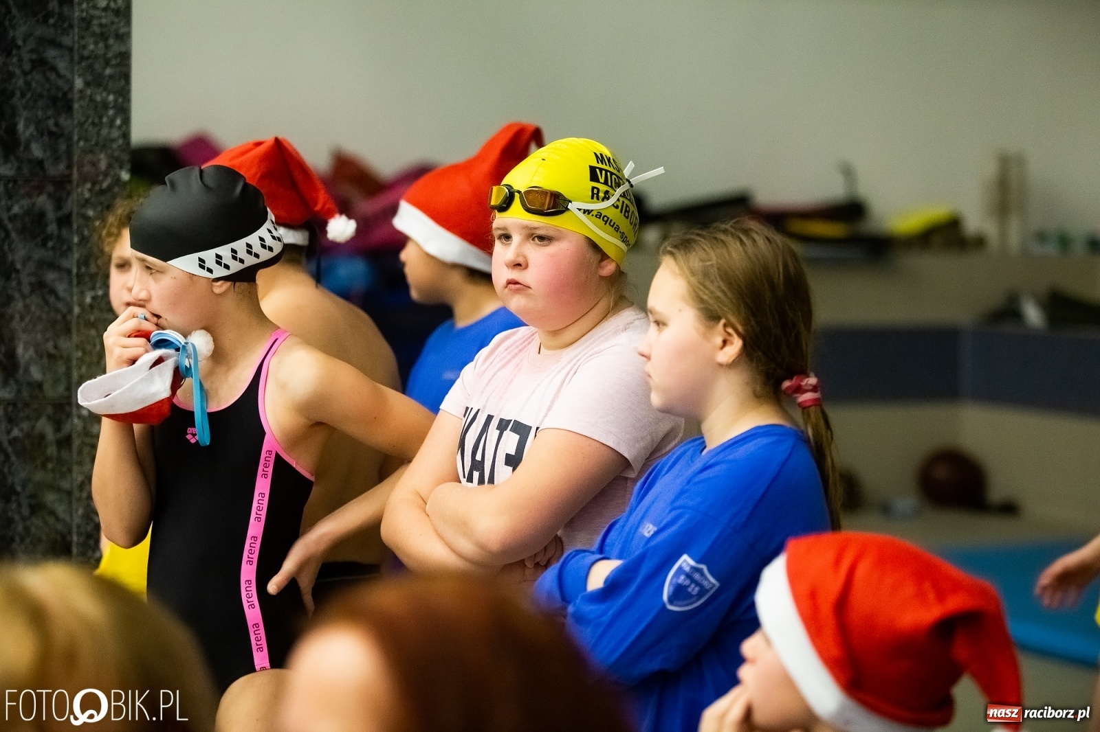 Zdjęcie w galerii na portalu naszraciborz.pl: Mikołajkowe zawody pływackie w ZSOMS wiadomości z regionu