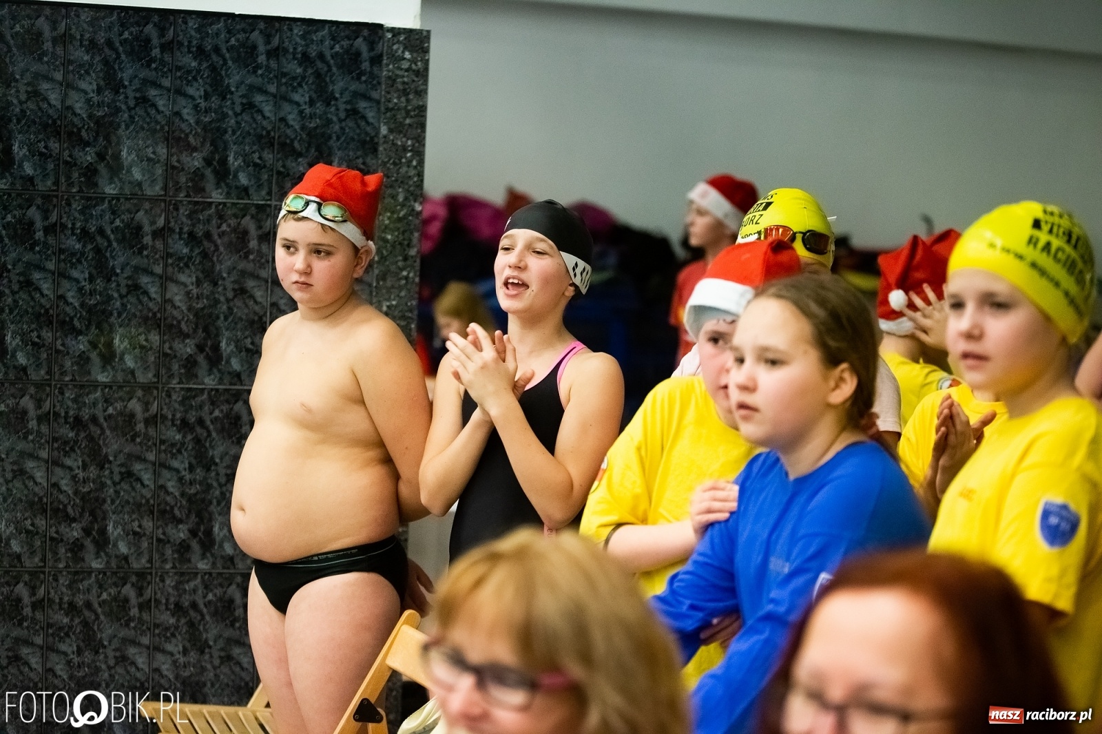Zdjęcie w galerii na portalu naszraciborz.pl: Mikołajkowe zawody pływackie w ZSOMS wiadomości z regionu