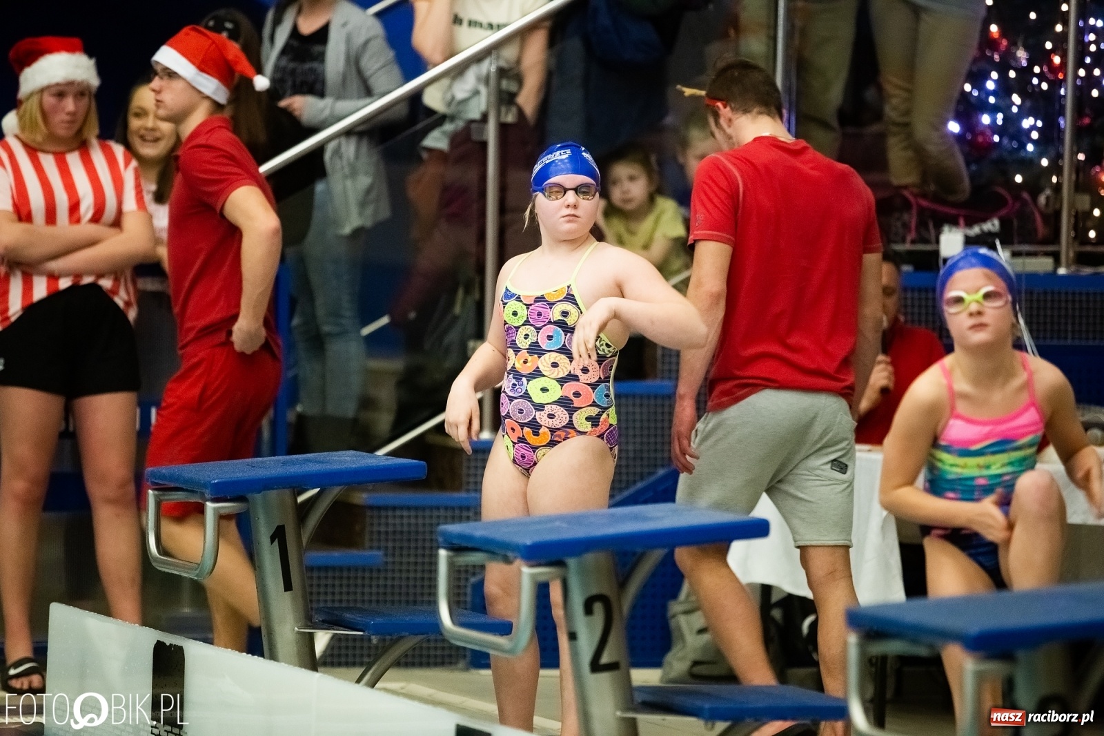 Zdjęcie w galerii na portalu naszraciborz.pl: Mikołajkowe zawody pływackie w ZSOMS wiadomości z regionu