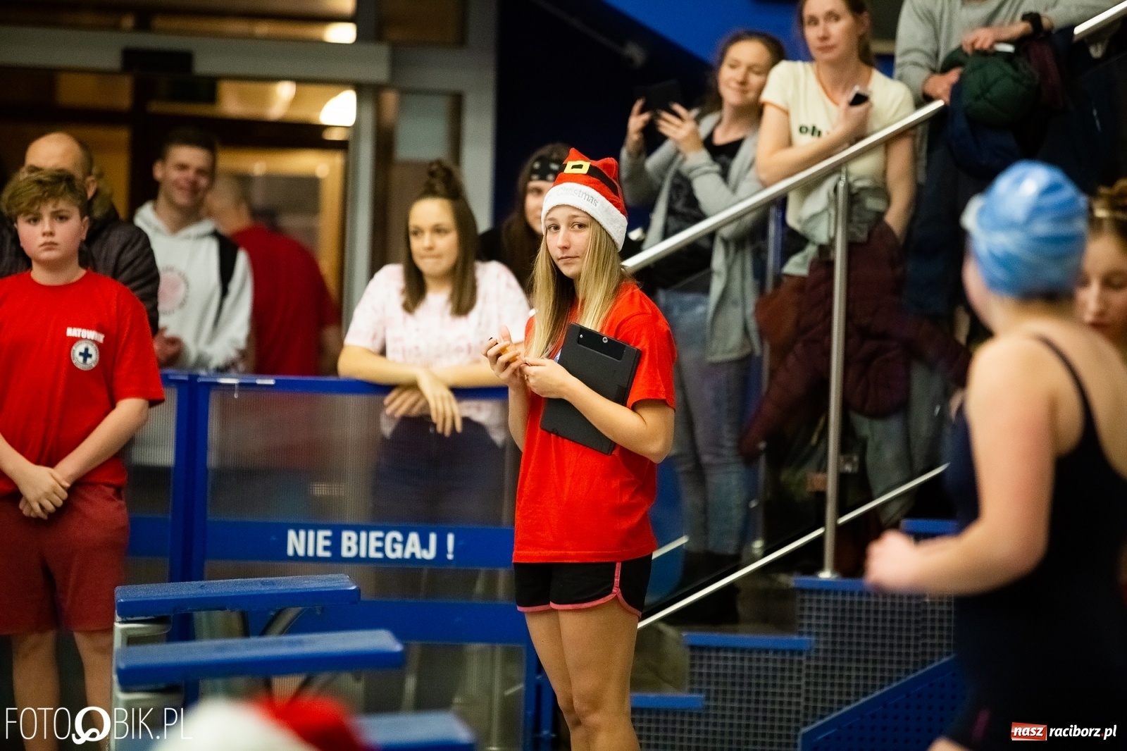 Zdjęcie w galerii na portalu naszraciborz.pl: Mikołajkowe zawody pływackie w ZSOMS wiadomości z regionu
