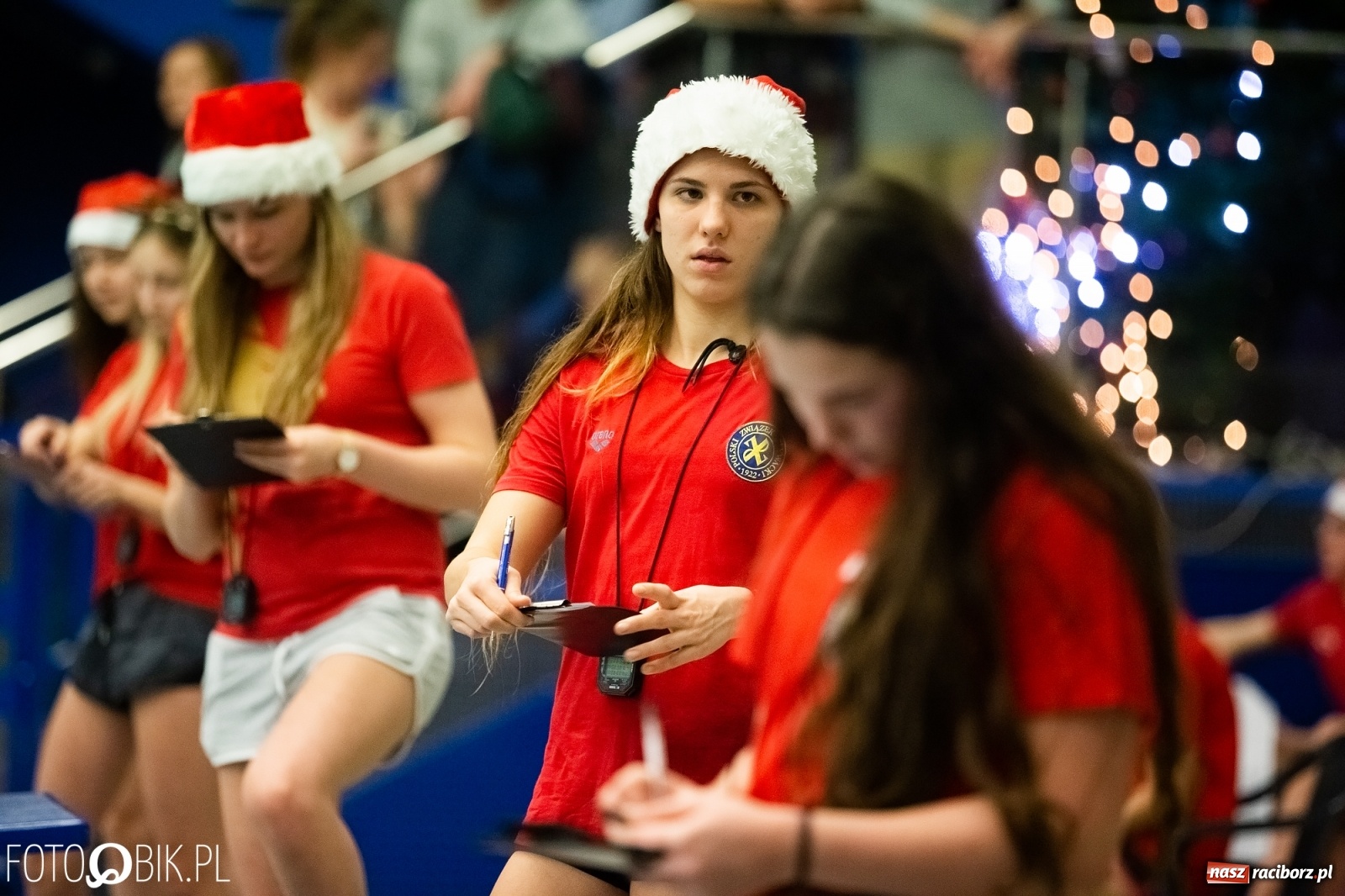 Zdjęcie w galerii na portalu naszraciborz.pl: Mikołajkowe zawody pływackie w ZSOMS wiadomości z regionu