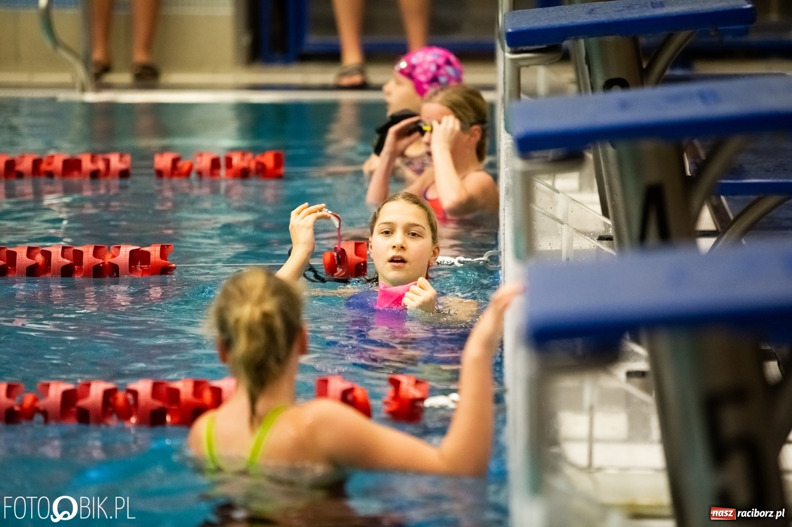 Zdjęcie w galerii na portalu naszraciborz.pl: Mikołajkowe zawody pływackie w ZSOMS wiadomości z regionu