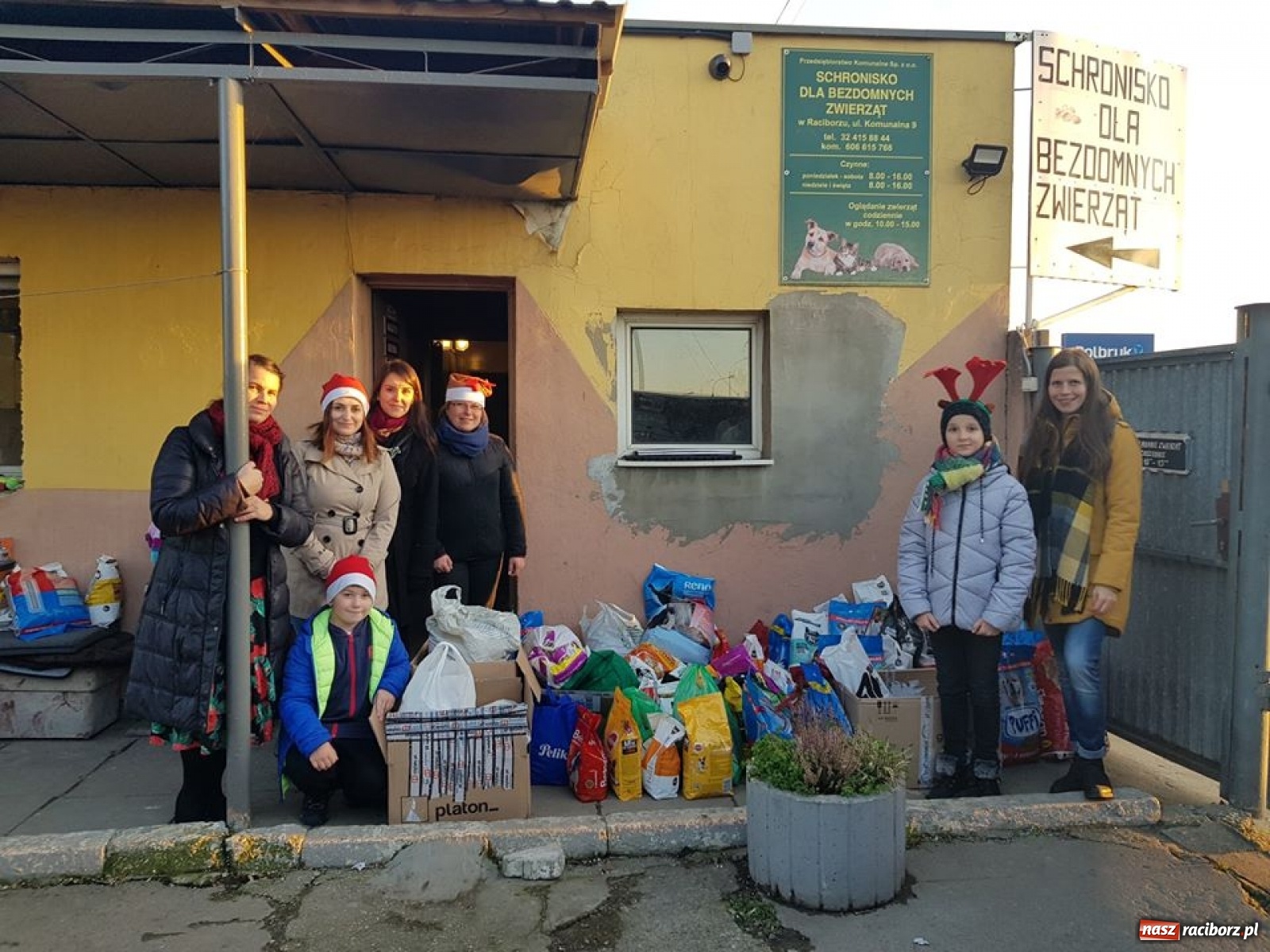 Zdjęcie w galerii na portalu naszraciborz.pl: Nakarm psisko i kocisko! Akcja charytatywna w SP 13 wiadomości z regionu