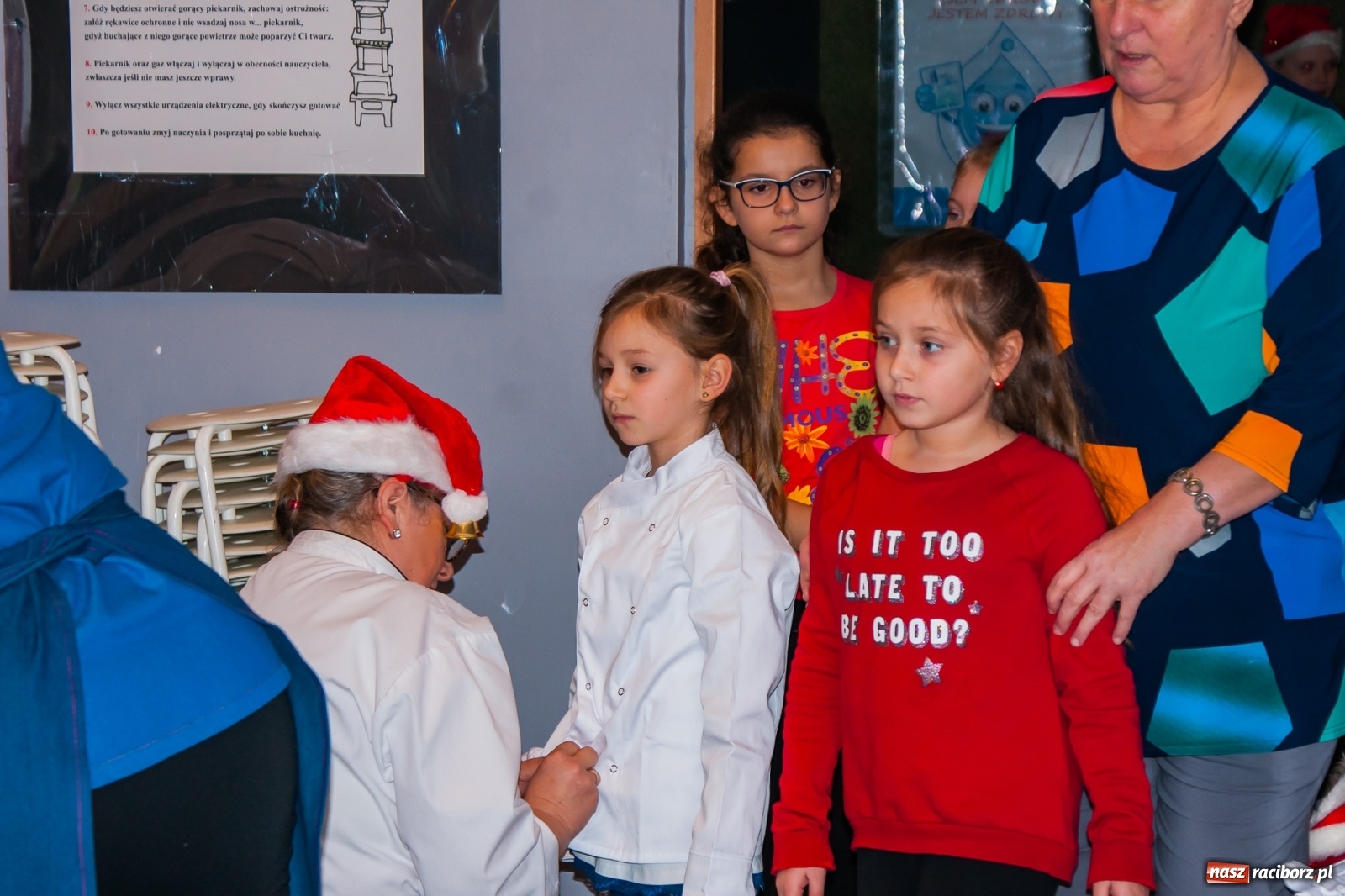 Zdjęcie w galerii na portalu naszraciborz.pl: Pysznie, zdrowo i kolorowo. Mikołajkowe warsztaty kulinarne w SP 1 [FOTO] wiadomości z regionu