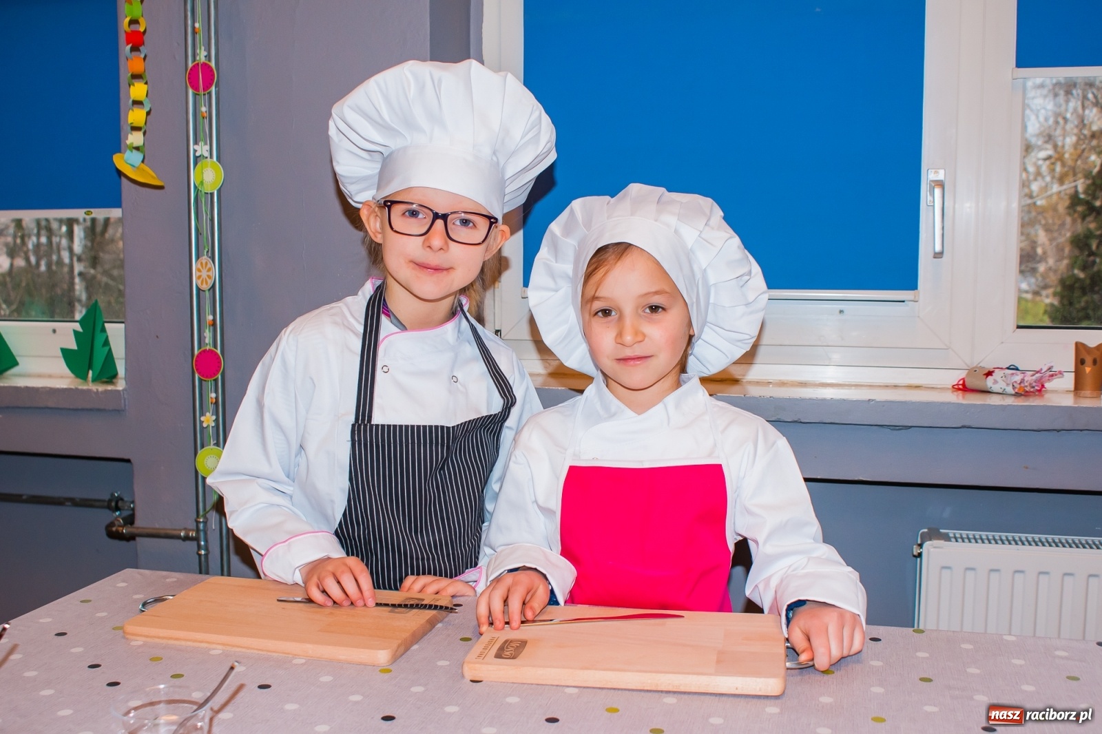 Zdjęcie w galerii na portalu naszraciborz.pl: Pysznie, zdrowo i kolorowo. Mikołajkowe warsztaty kulinarne w SP 1 [FOTO] wiadomości z regionu