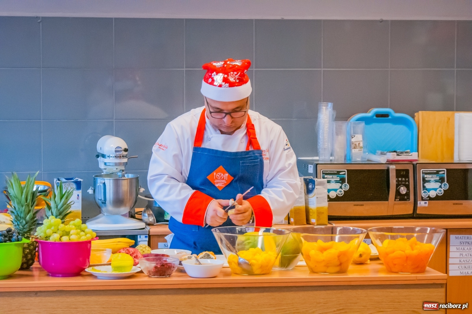 Zdjęcie w galerii na portalu naszraciborz.pl: Pysznie, zdrowo i kolorowo. Mikołajkowe warsztaty kulinarne w SP 1 [FOTO] wiadomości z regionu