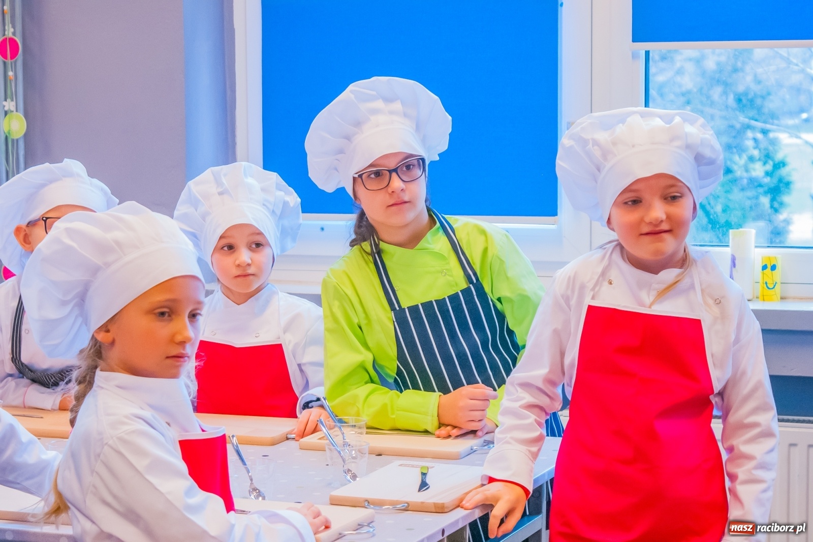 Zdjęcie w galerii na portalu naszraciborz.pl: Pysznie, zdrowo i kolorowo. Mikołajkowe warsztaty kulinarne w SP 1 [FOTO] wiadomości z regionu