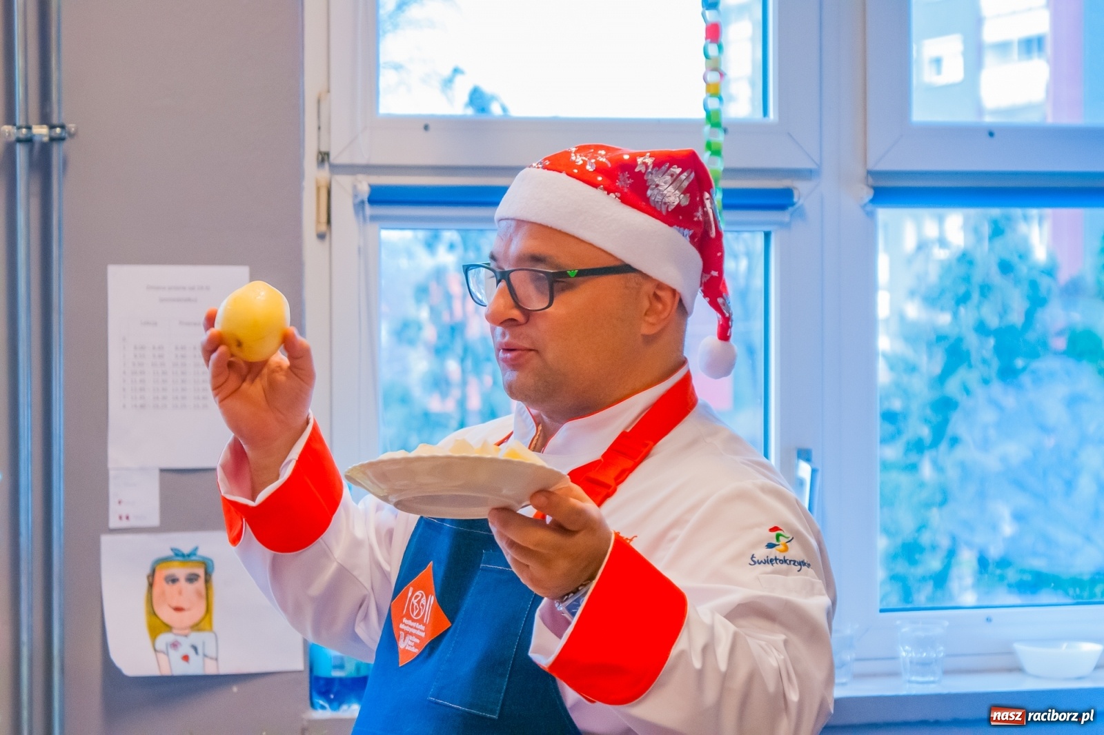 Zdjęcie w galerii na portalu naszraciborz.pl: Pysznie, zdrowo i kolorowo. Mikołajkowe warsztaty kulinarne w SP 1 [FOTO] wiadomości z regionu