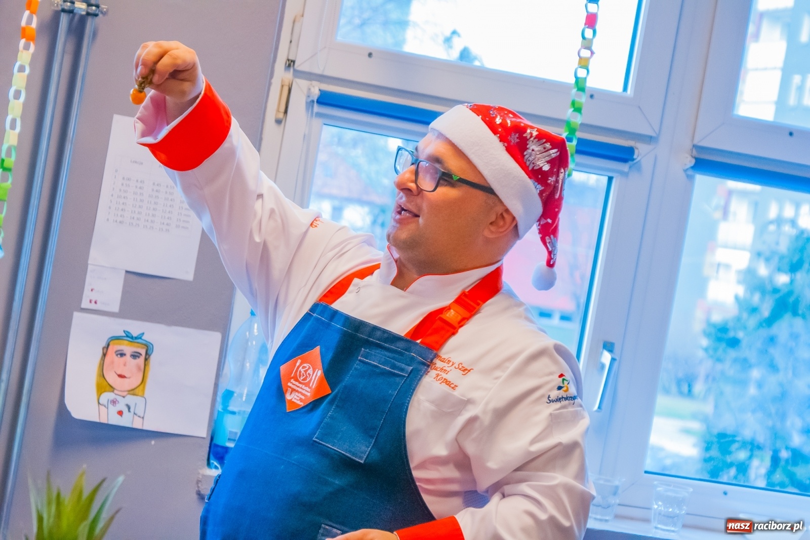 Zdjęcie w galerii na portalu naszraciborz.pl: Pysznie, zdrowo i kolorowo. Mikołajkowe warsztaty kulinarne w SP 1 [FOTO] wiadomości z regionu