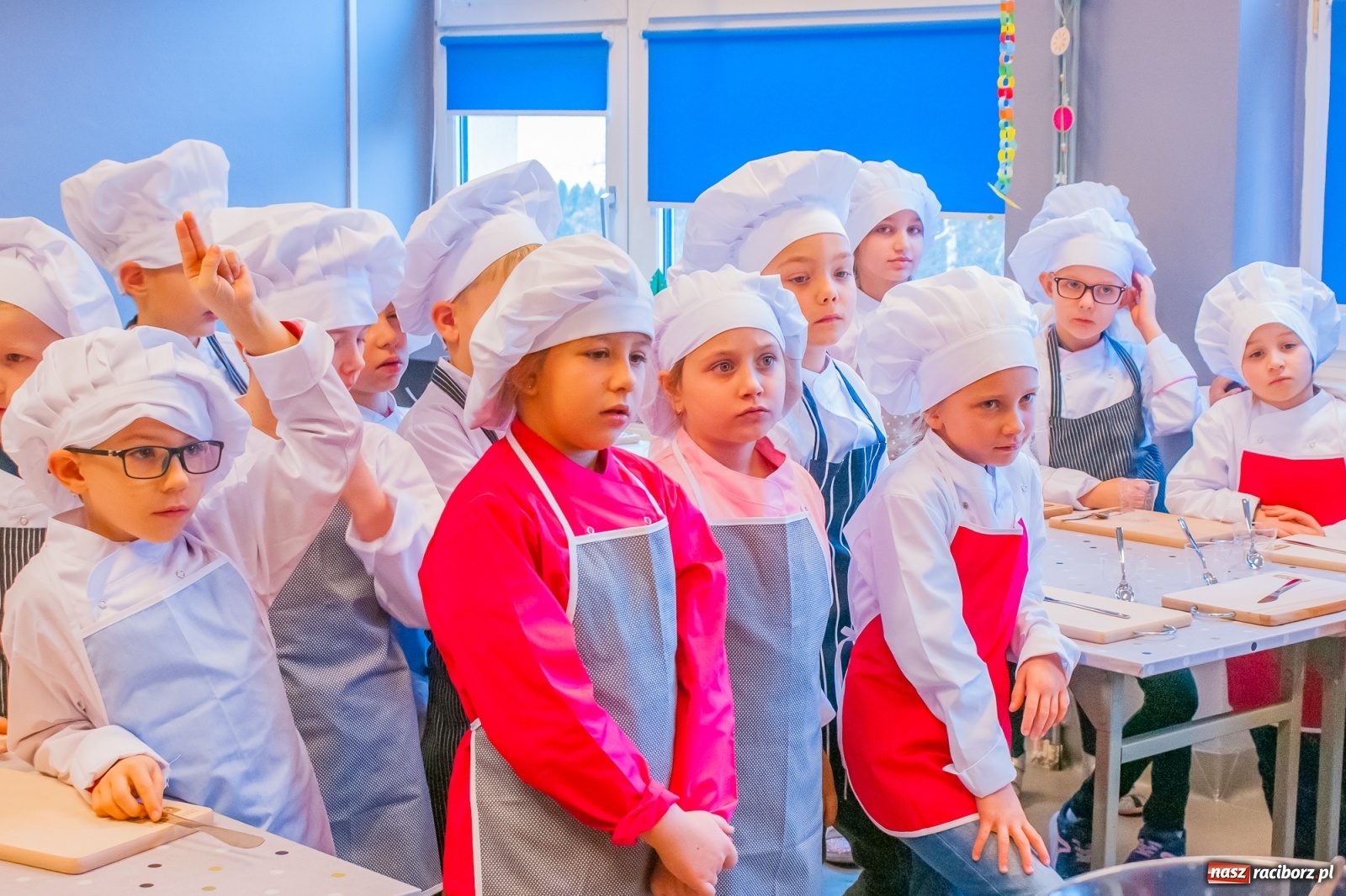 Zdjęcie w galerii na portalu naszraciborz.pl: Pysznie, zdrowo i kolorowo. Mikołajkowe warsztaty kulinarne w SP 1 [FOTO] wiadomości z regionu