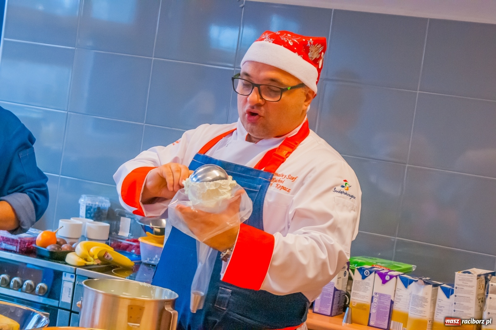 Zdjęcie w galerii na portalu naszraciborz.pl: Pysznie, zdrowo i kolorowo. Mikołajkowe warsztaty kulinarne w SP 1 [FOTO] wiadomości z regionu