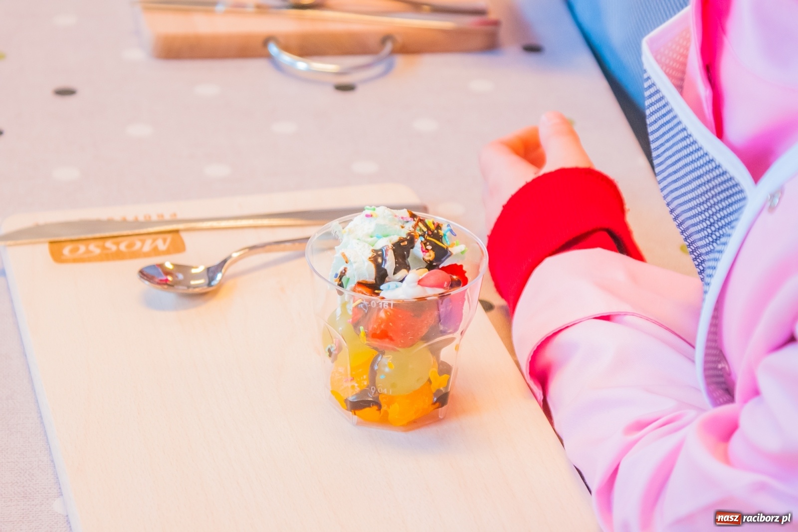 Zdjęcie w galerii na portalu naszraciborz.pl: Pysznie, zdrowo i kolorowo. Mikołajkowe warsztaty kulinarne w SP 1 [FOTO] wiadomości z regionu