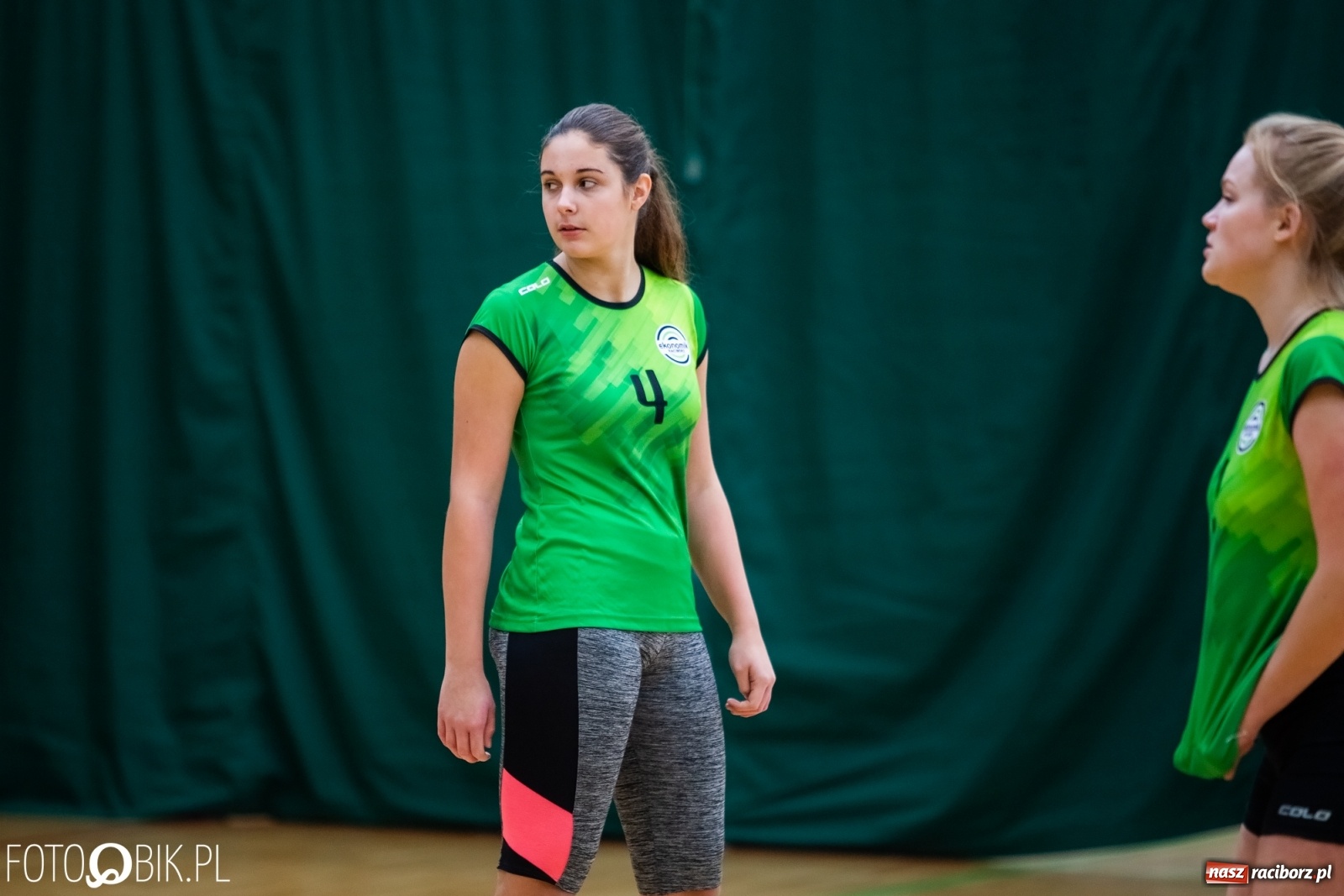 Zdjęcie w galerii na portalu naszraciborz.pl: Turniej Mikołajkowy w Piłce Siatkowej w Arenie Rafako wiadomości z regionu