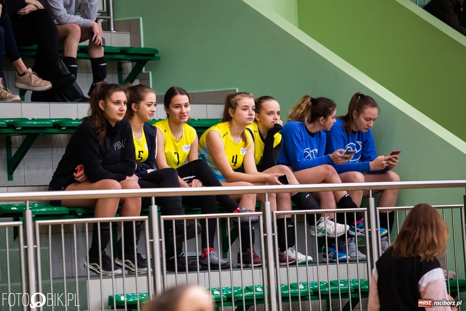 Zdjęcie w galerii na portalu naszraciborz.pl: Turniej Mikołajkowy w Piłce Siatkowej w Arenie Rafako wiadomości z regionu