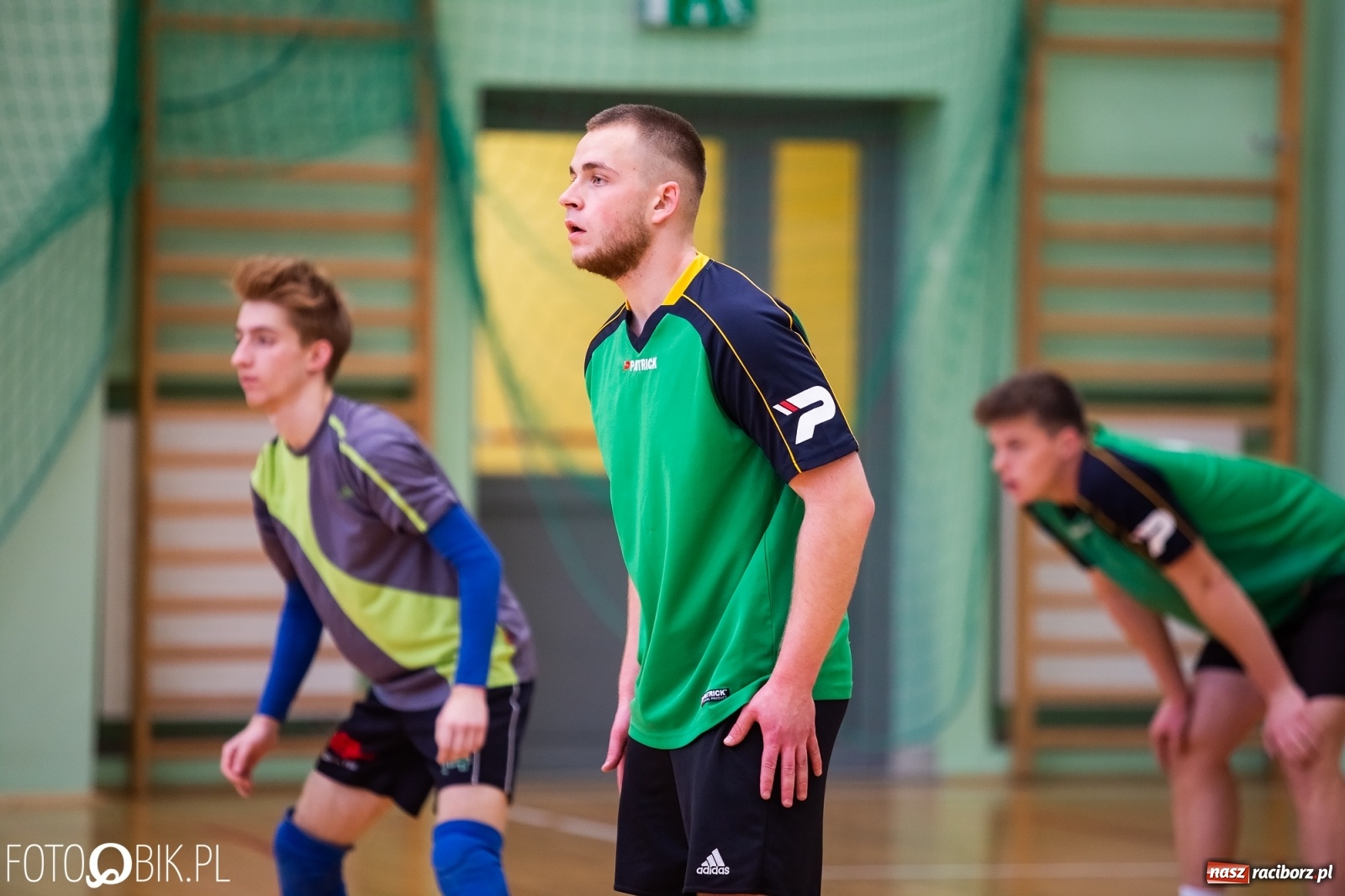 Zdjęcie w galerii na portalu naszraciborz.pl: Turniej Mikołajkowy w Piłce Siatkowej w Arenie Rafako wiadomości z regionu