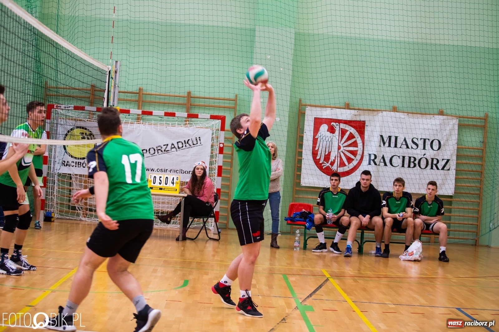 Zdjęcie w galerii na portalu naszraciborz.pl: Turniej Mikołajkowy w Piłce Siatkowej w Arenie Rafako wiadomości z regionu