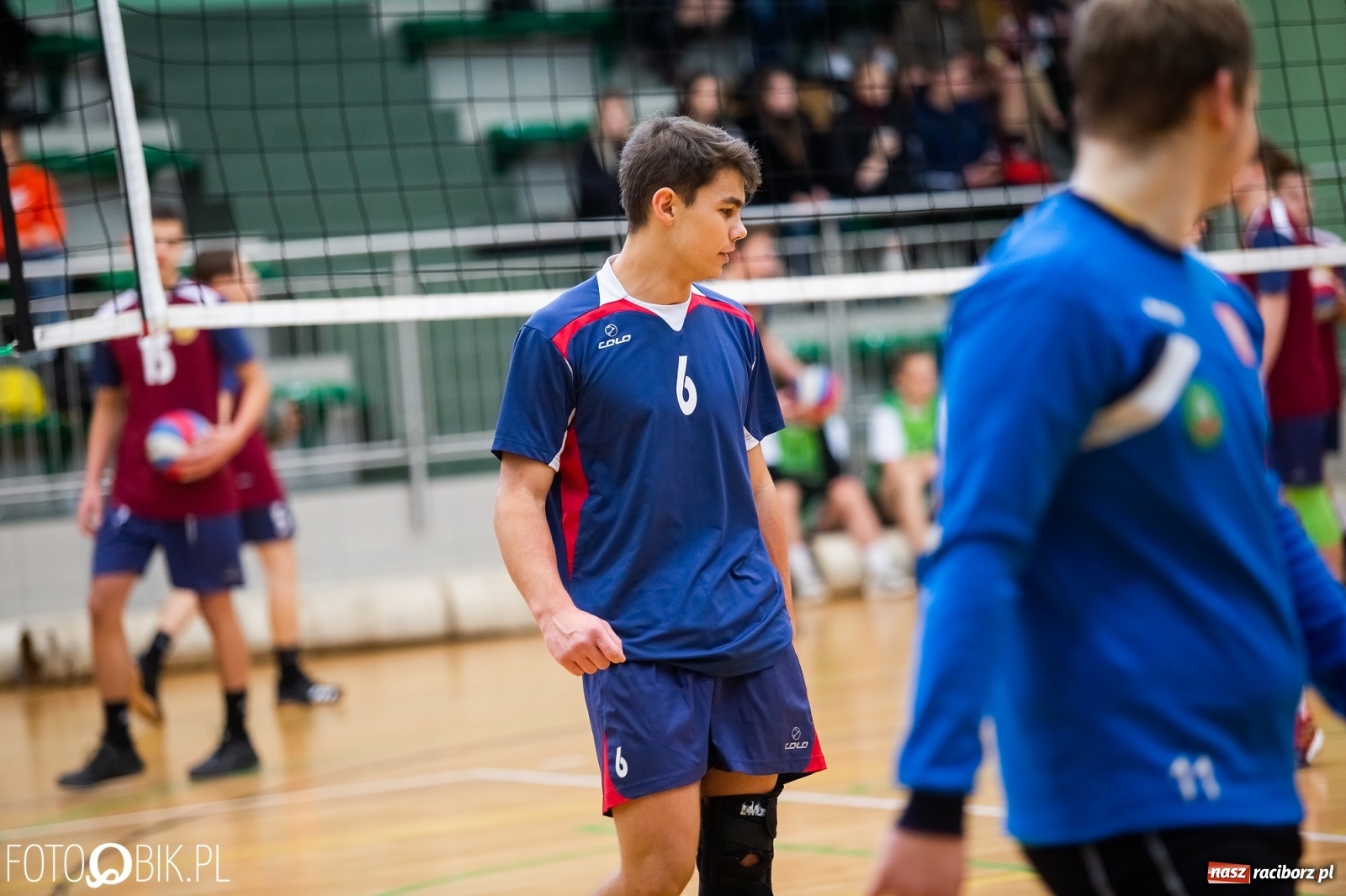 Zdjęcie w galerii na portalu naszraciborz.pl: Turniej Mikołajkowy w Piłce Siatkowej w Arenie Rafako wiadomości z regionu
