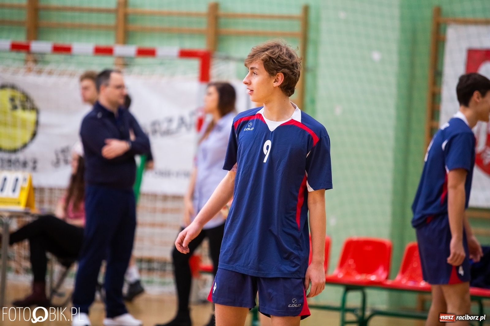 Zdjęcie w galerii na portalu naszraciborz.pl: Turniej Mikołajkowy w Piłce Siatkowej w Arenie Rafako wiadomości z regionu