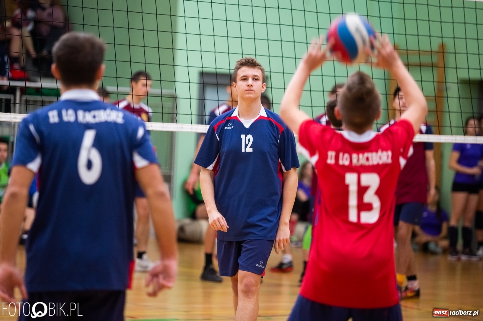 Zdjęcie w galerii na portalu naszraciborz.pl: Turniej Mikołajkowy w Piłce Siatkowej w Arenie Rafako wiadomości z regionu