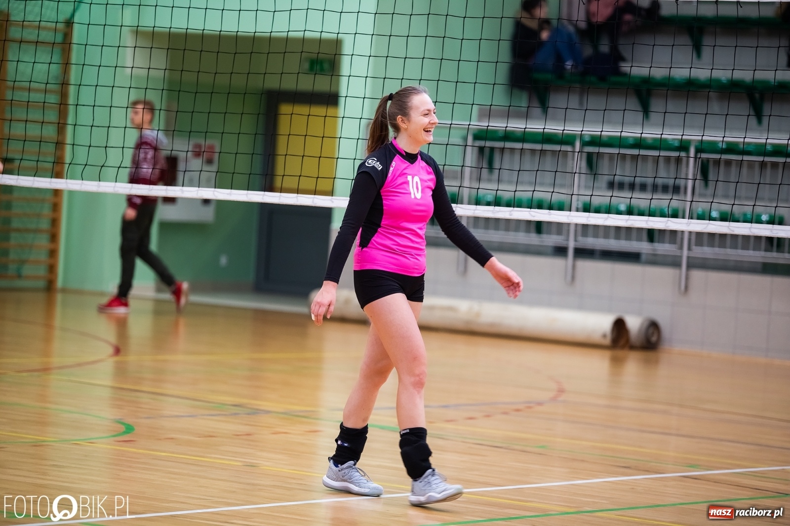 Zdjęcie w galerii na portalu naszraciborz.pl: Turniej Mikołajkowy w Piłce Siatkowej w Arenie Rafako wiadomości z regionu