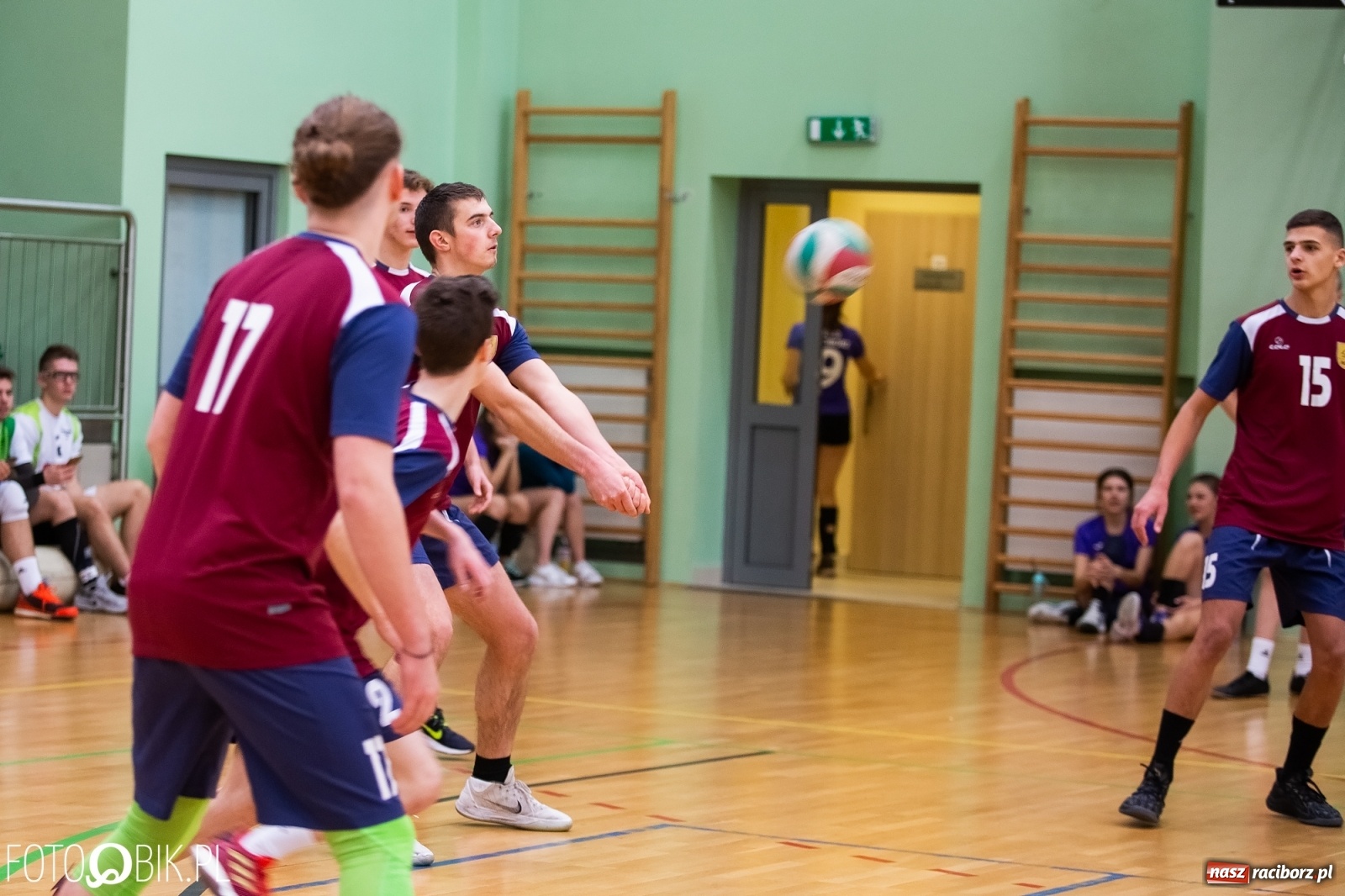 Zdjęcie w galerii na portalu naszraciborz.pl: Turniej Mikołajkowy w Piłce Siatkowej w Arenie Rafako wiadomości z regionu