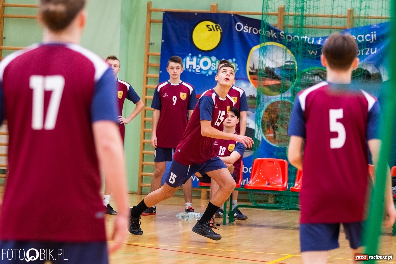 Zdjęcie w galerii na portalu naszraciborz.pl: Turniej Mikołajkowy w Piłce Siatkowej w Arenie Rafako wiadomości z regionu