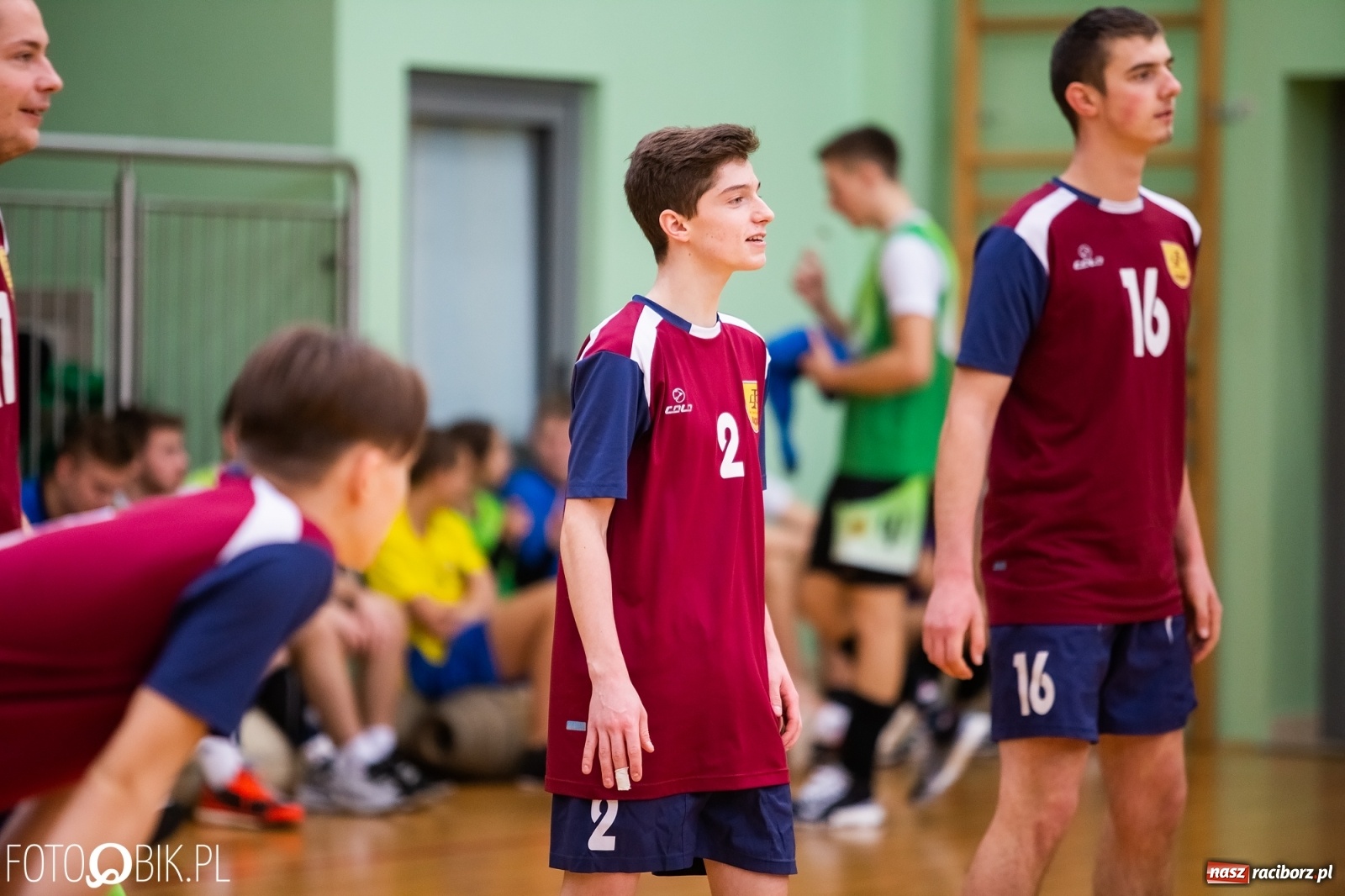 Zdjęcie w galerii na portalu naszraciborz.pl: Turniej Mikołajkowy w Piłce Siatkowej w Arenie Rafako wiadomości z regionu