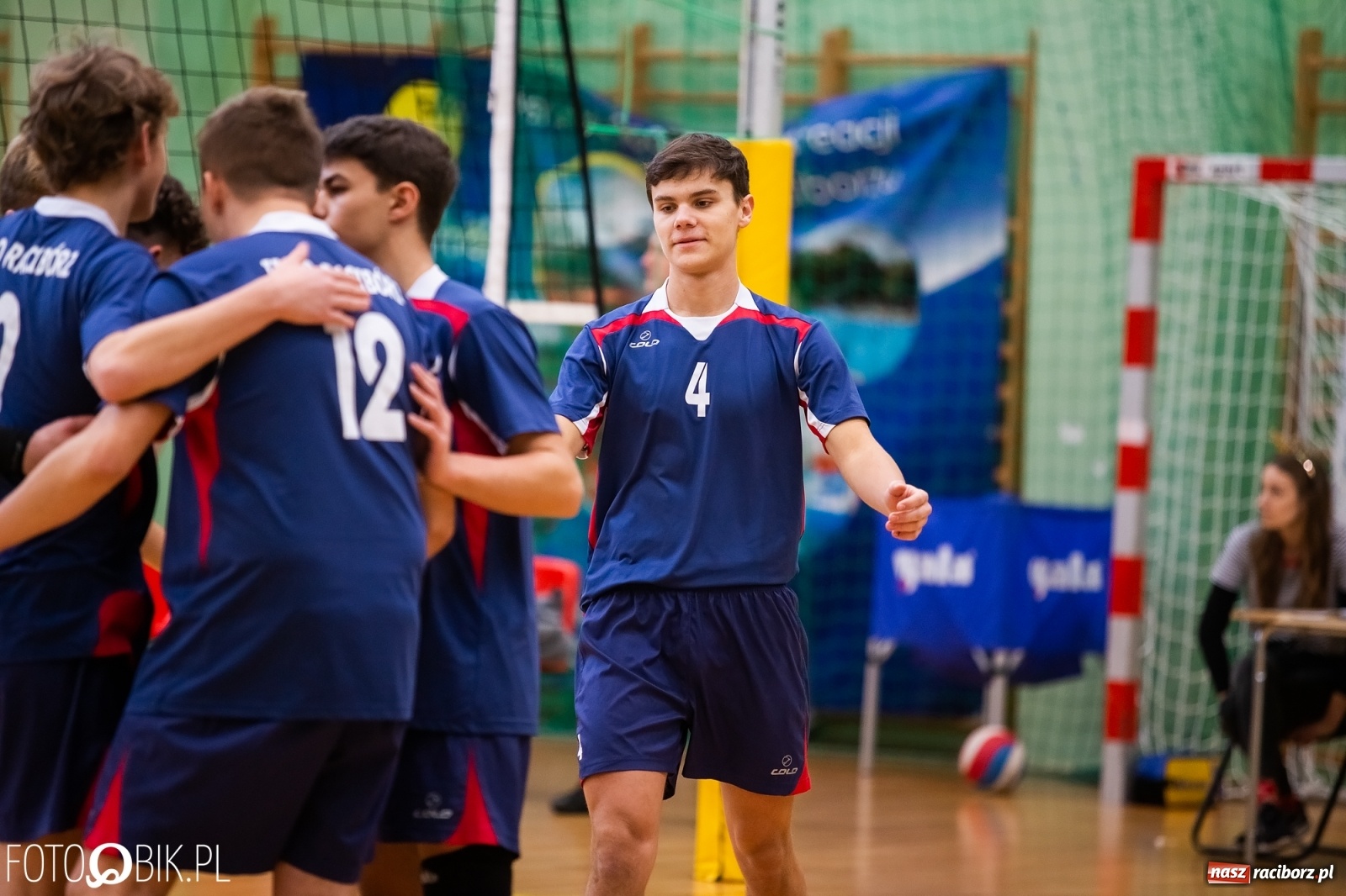 Zdjęcie w galerii na portalu naszraciborz.pl: Turniej Mikołajkowy w Piłce Siatkowej w Arenie Rafako wiadomości z regionu