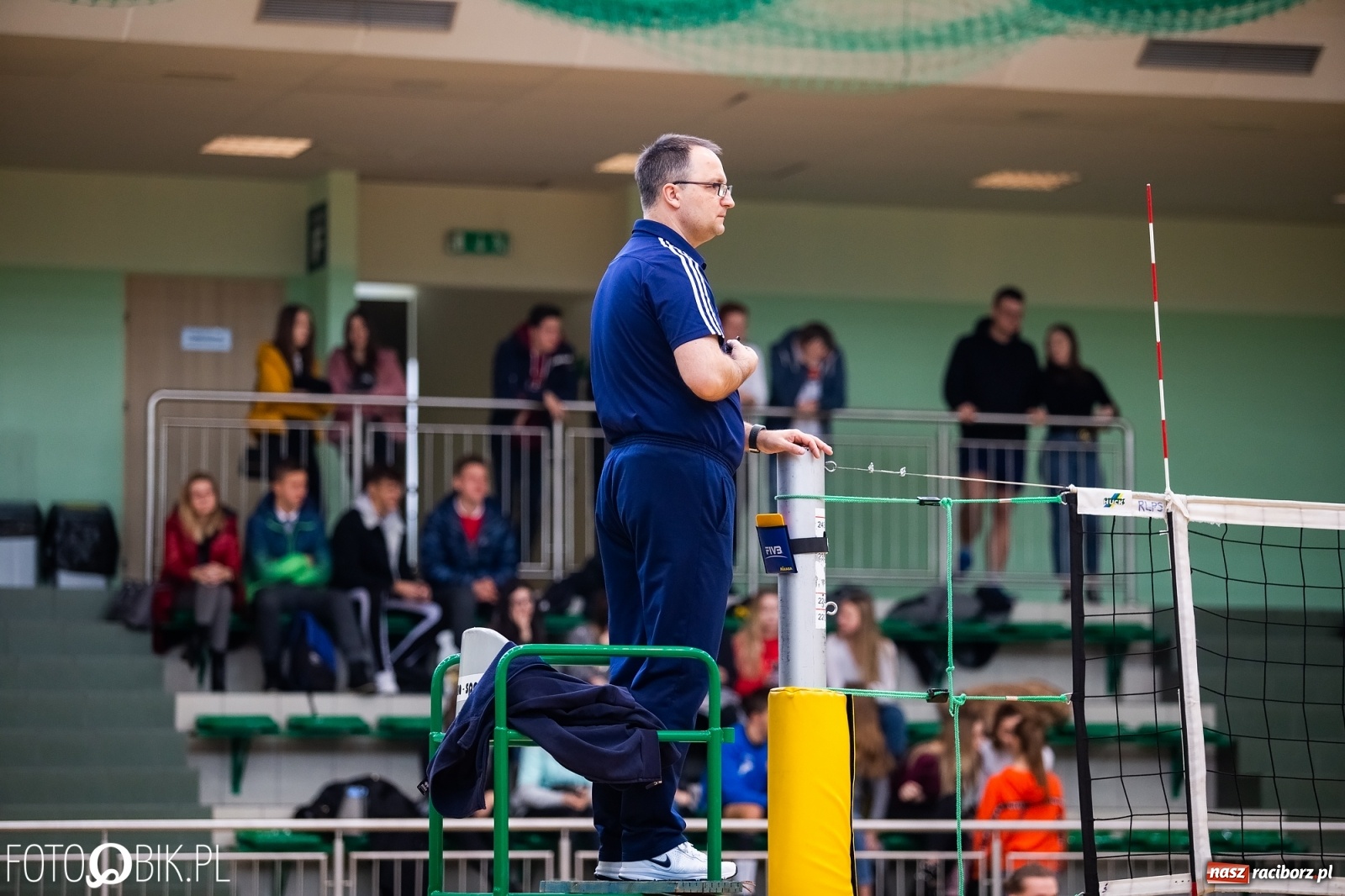 Zdjęcie w galerii na portalu naszraciborz.pl: Turniej Mikołajkowy w Piłce Siatkowej w Arenie Rafako wiadomości z regionu