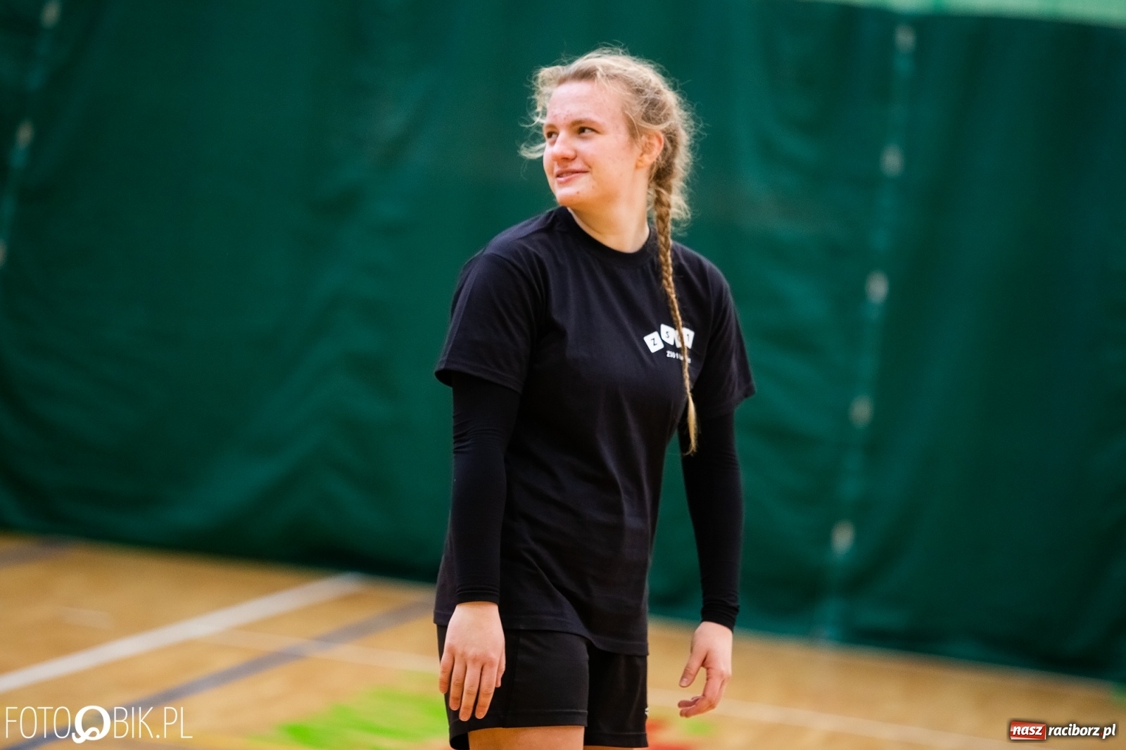 Zdjęcie w galerii na portalu naszraciborz.pl: Turniej Mikołajkowy w Piłce Siatkowej w Arenie Rafako wiadomości z regionu