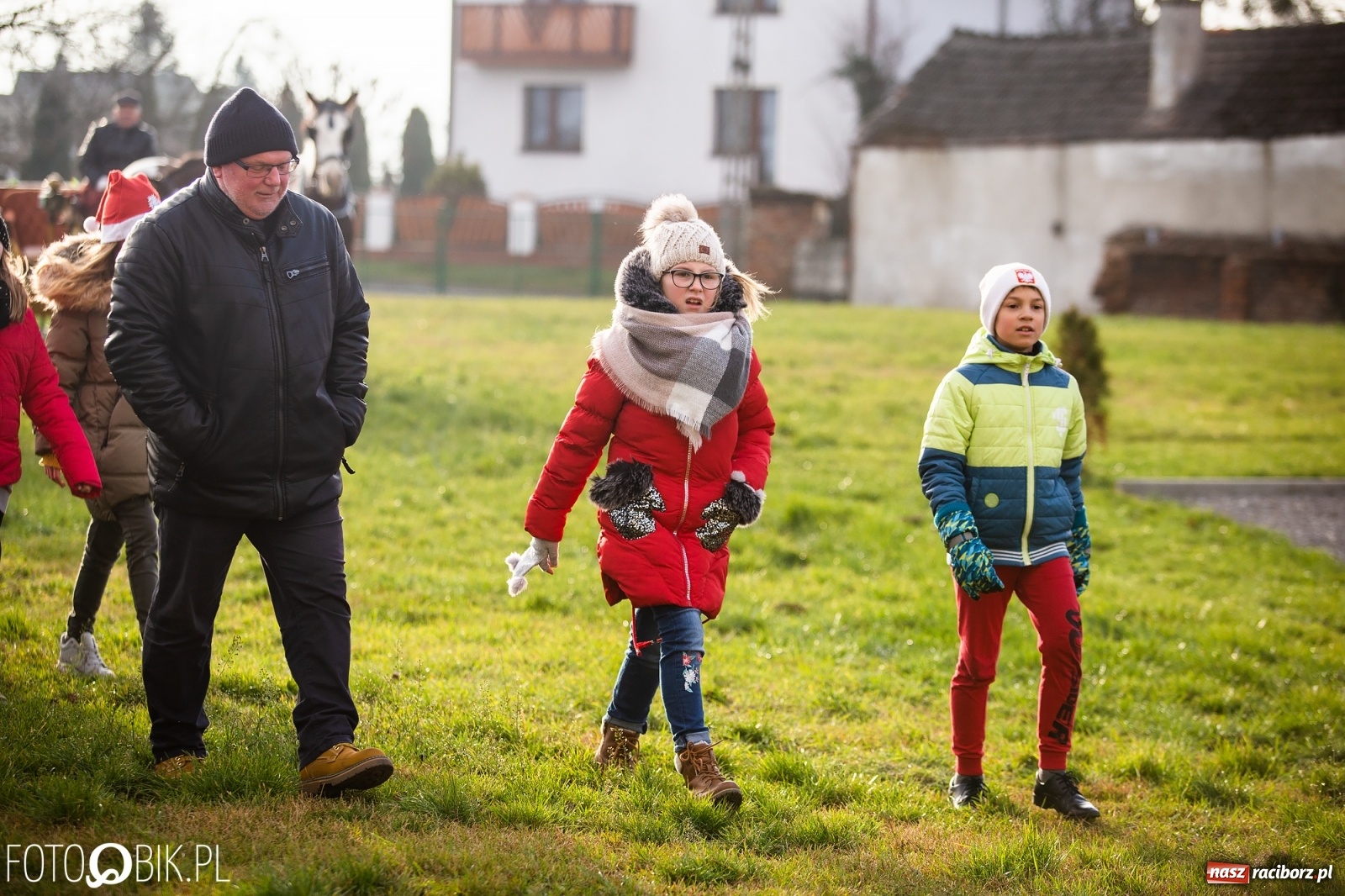 Zdjęcie w galerii na portalu naszraciborz.pl: W Krzanowicach przeszła dziś procesja konna na św. Mikołaja wiadomości z regionu