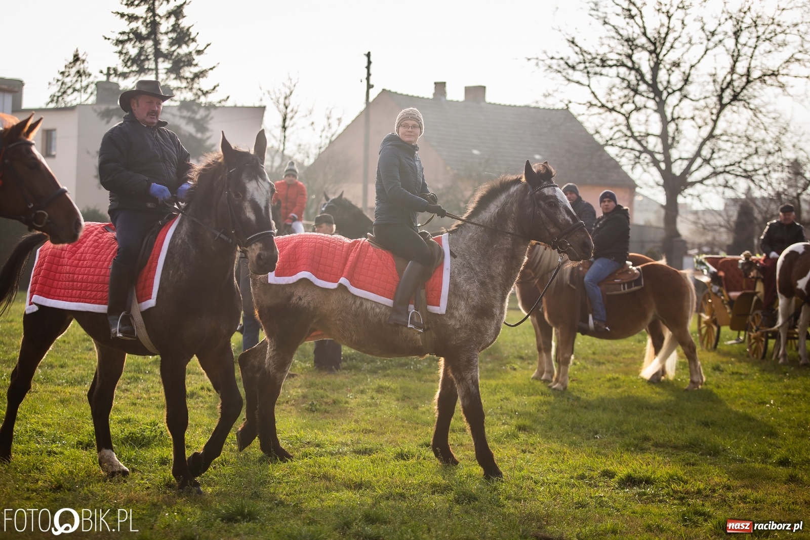 Zdjęcie w galerii na portalu naszraciborz.pl: W Krzanowicach przeszła dziś procesja konna na św. Mikołaja wiadomości z regionu